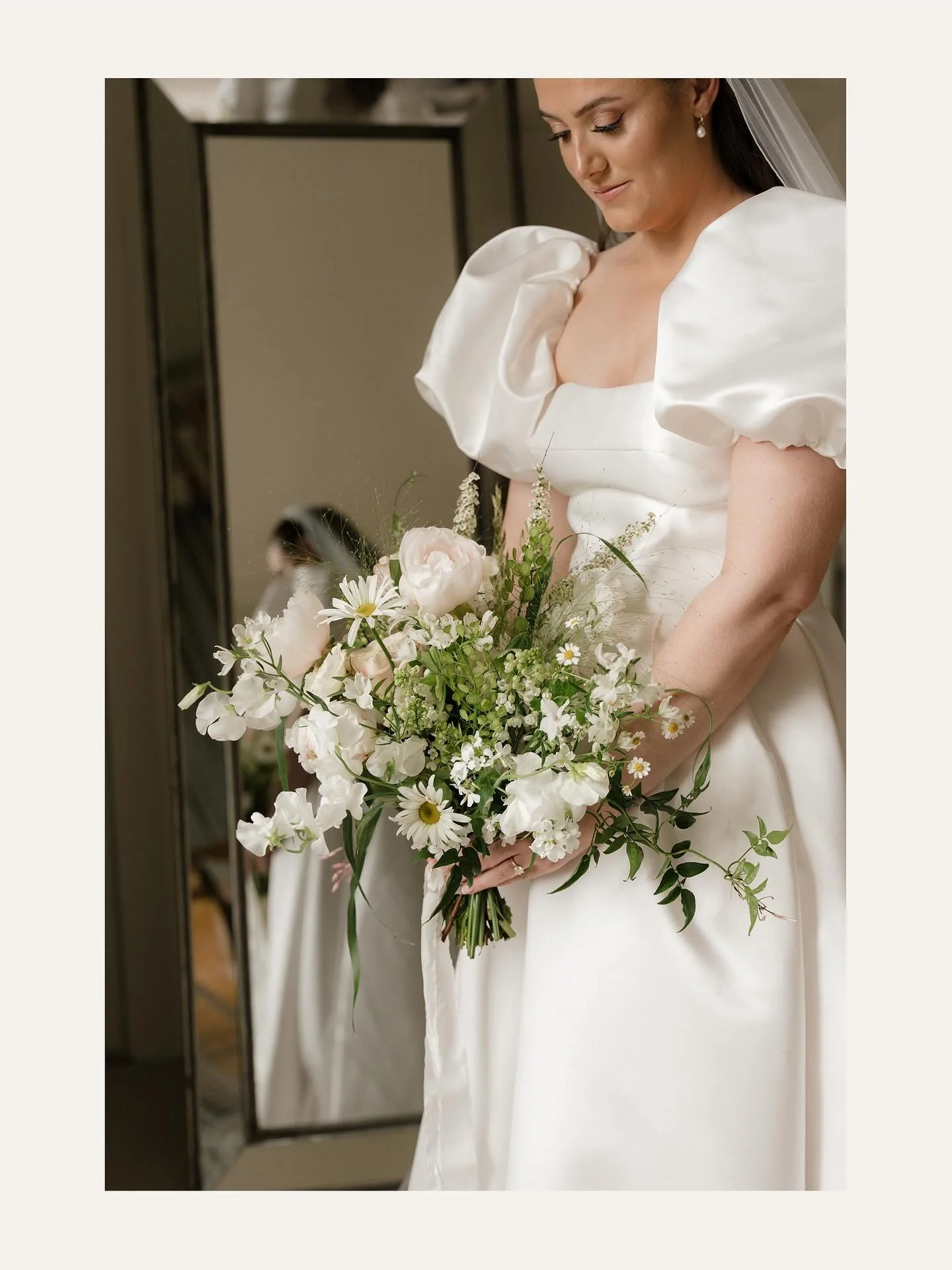 Another moment for Hailey and 𝙩𝙝𝙖𝙩 dress 

Venue @elmorecourt
Dress @missbushbridal @jesuspeiroofficial
Shoes @loefflerrandall
Film @rm_wedding_films
Florist @wildthoughtsfloristry
MUA @makeupbysarahdoherty
Hair @jutazorubiene
Singer @mtjonesmusi