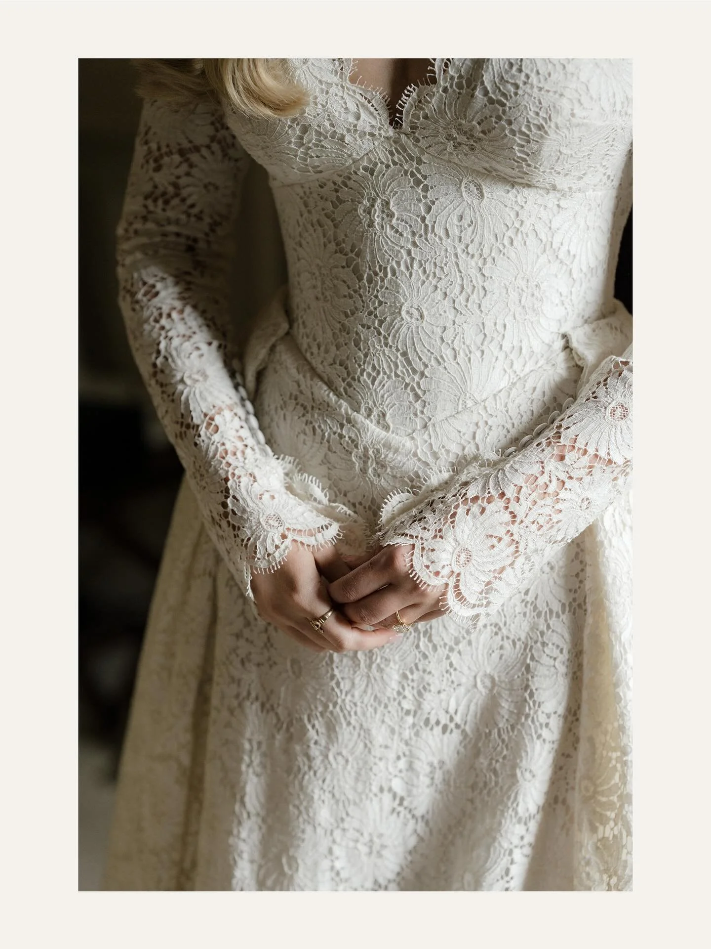 Freyja.

Venue @tissingtonhallweddings
Dress @emma_beaumont_atelier
Florist @botanicsflorist
Hair @vickymhair
Makeup @oramakeup
Film @shutterboxfilms
Styling @taraknott_
Cake @tspcake
Stationary @vineinthewild
Caterers @uccaterers

.

#emmabeaumontbr