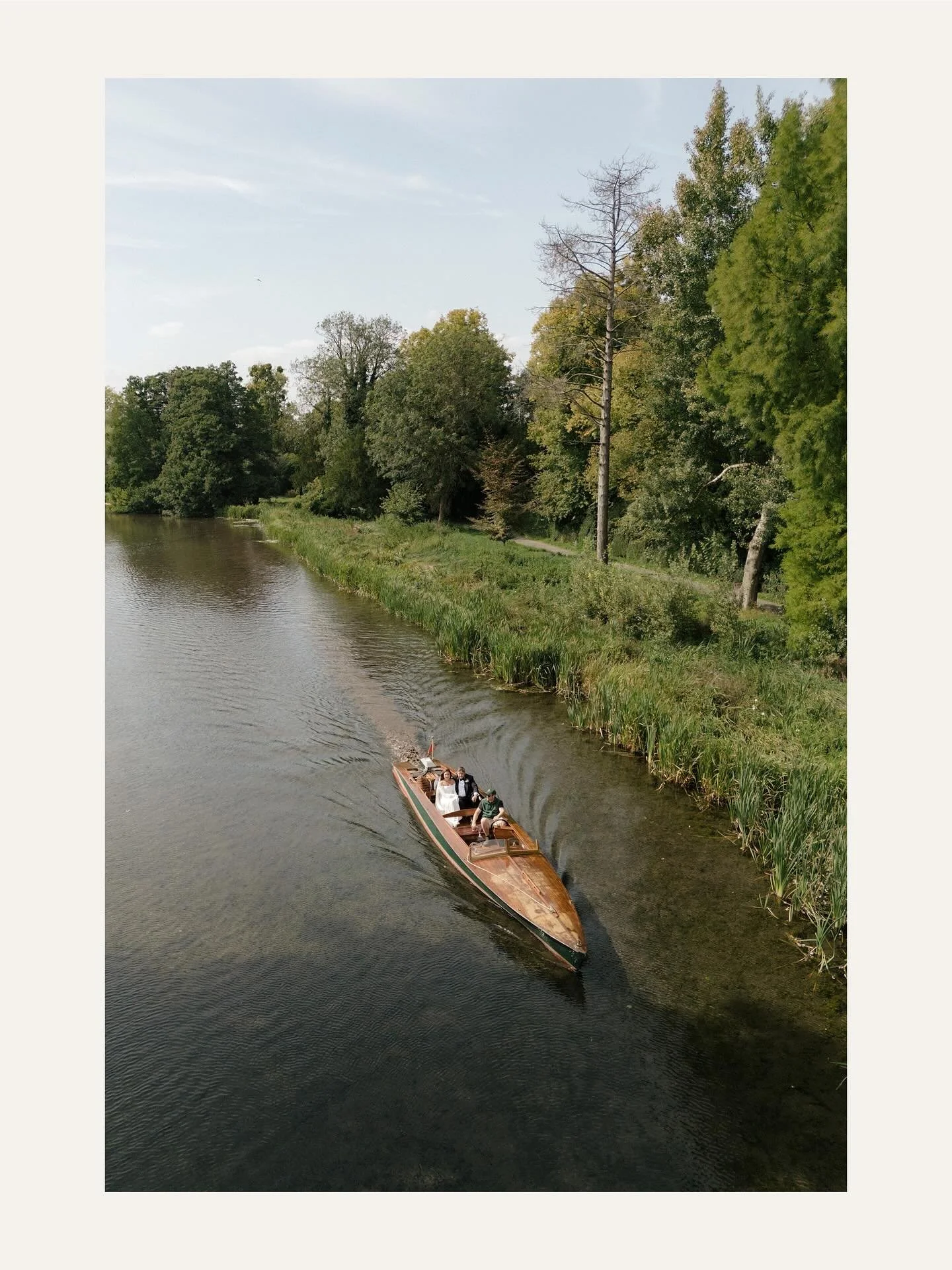 Arrivals at Avington with Jess &amp; Jake

#avington #avingtonpark #avingtonparkwedding #madewithlovebridal #hampshireweddingphotographer #countryhousewedding #countryhouseweddingvenue #mwlbride