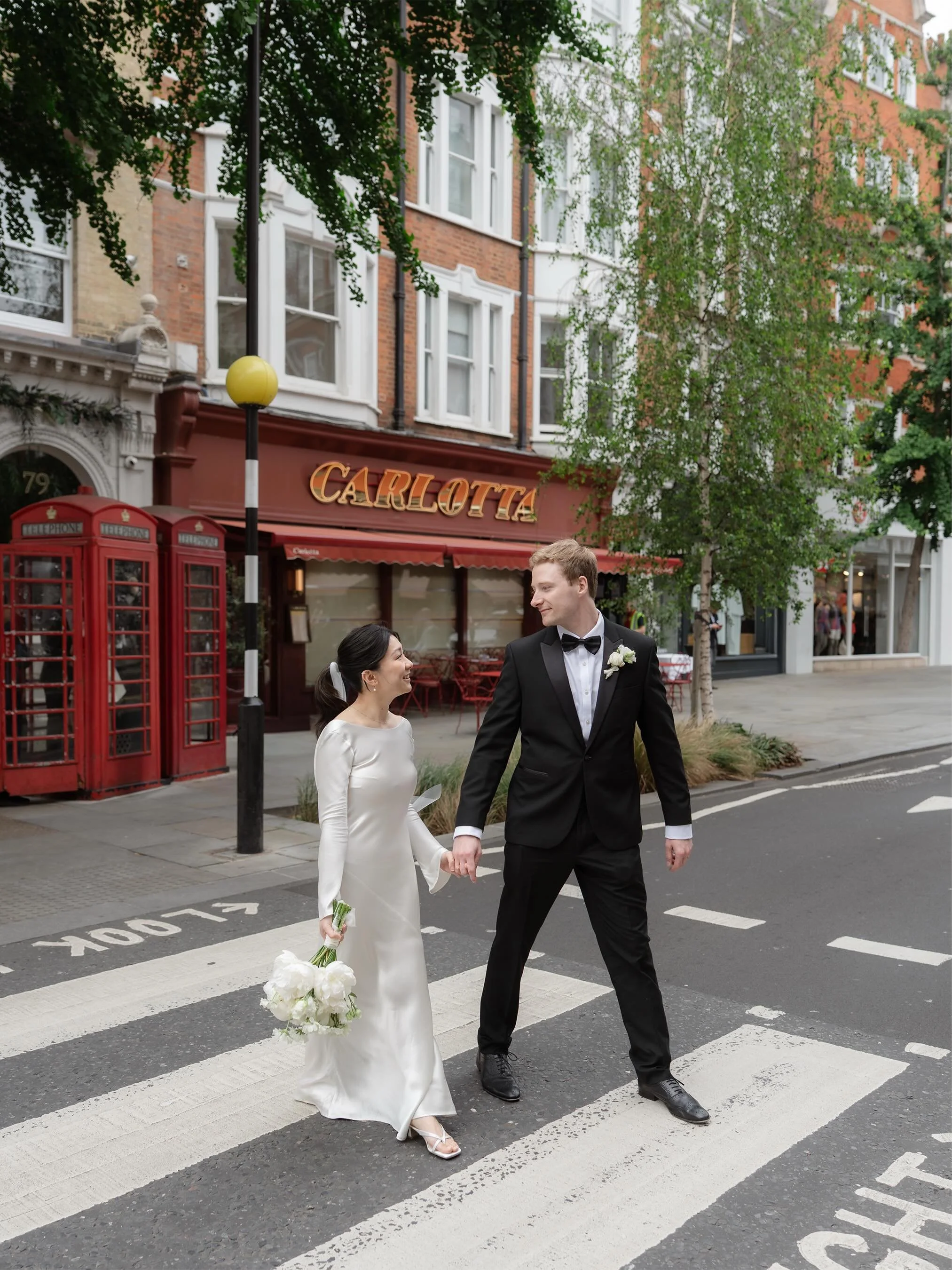 Jenny &amp; Tom in the city

Venue @adaytorememberlondon 
Dress @oneaddington 
Hair / MUA @skinimal_theweddingedit 
Florist @flowers_flowers_flowers_london 

#citywedding #blacktiewedding #londonelopement #londonwedding #marylebone