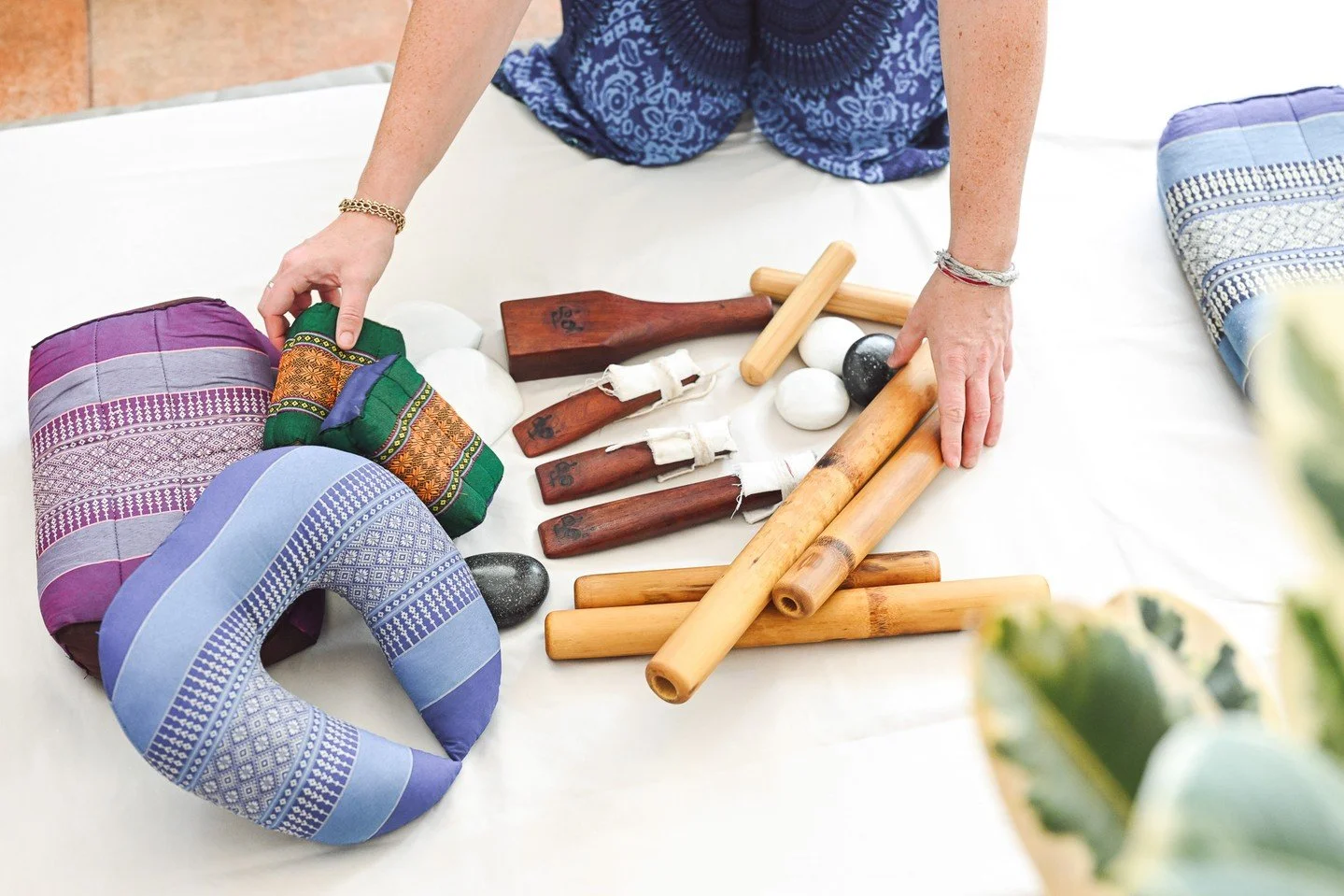 Are you in need of a massage this Holiday Season? 💆&zwj;♀️🎄

We invite you to experience Sole Luna's exclusive Holiday Sale, featuring special discounts on ALL massage services!

Indulge in ANY 60-minute massage for just $149!
Or treat yourself to 