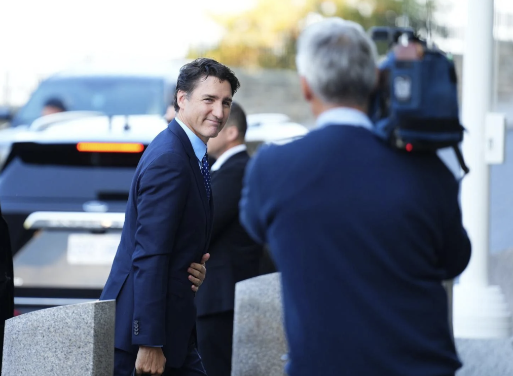 Justin Trudeau will let the Conservatives try to topple his minority government next week: sources