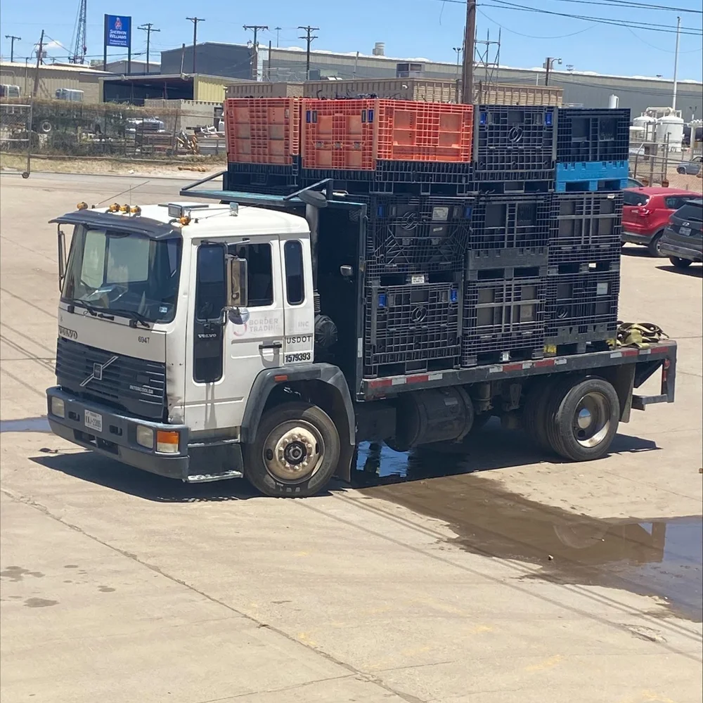 Un camión con material mixto llegando al andén de DIR