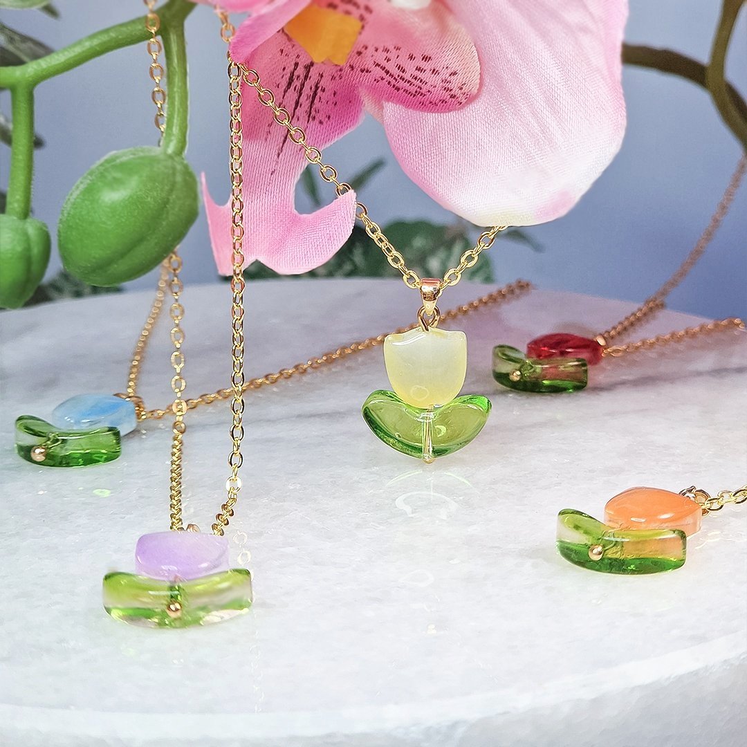 Tulip+necklaces+gold+almost+full.jpg