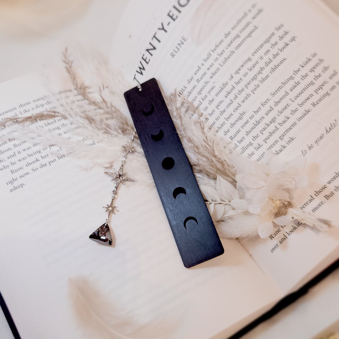 Acotar Bookmark Book Square.jpg