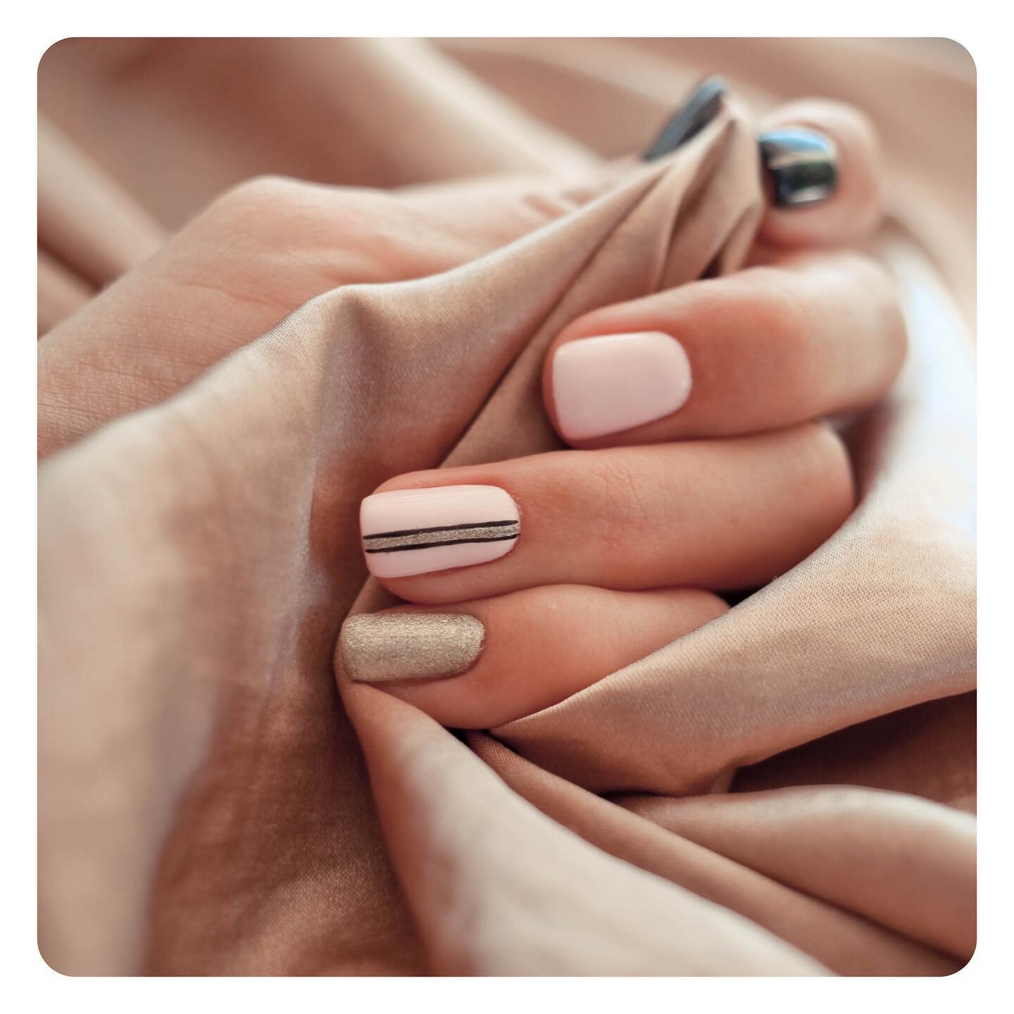 Join us at Foot Bar to rejuvenate your hands, feet and nails. We know that healthy nails are beautiful nails. Treat yourself to one of our wonderful services and you will feel the same. 

#PortlandReflexology #PDXFootMassage #NaturalNailsPDX #PDXWell