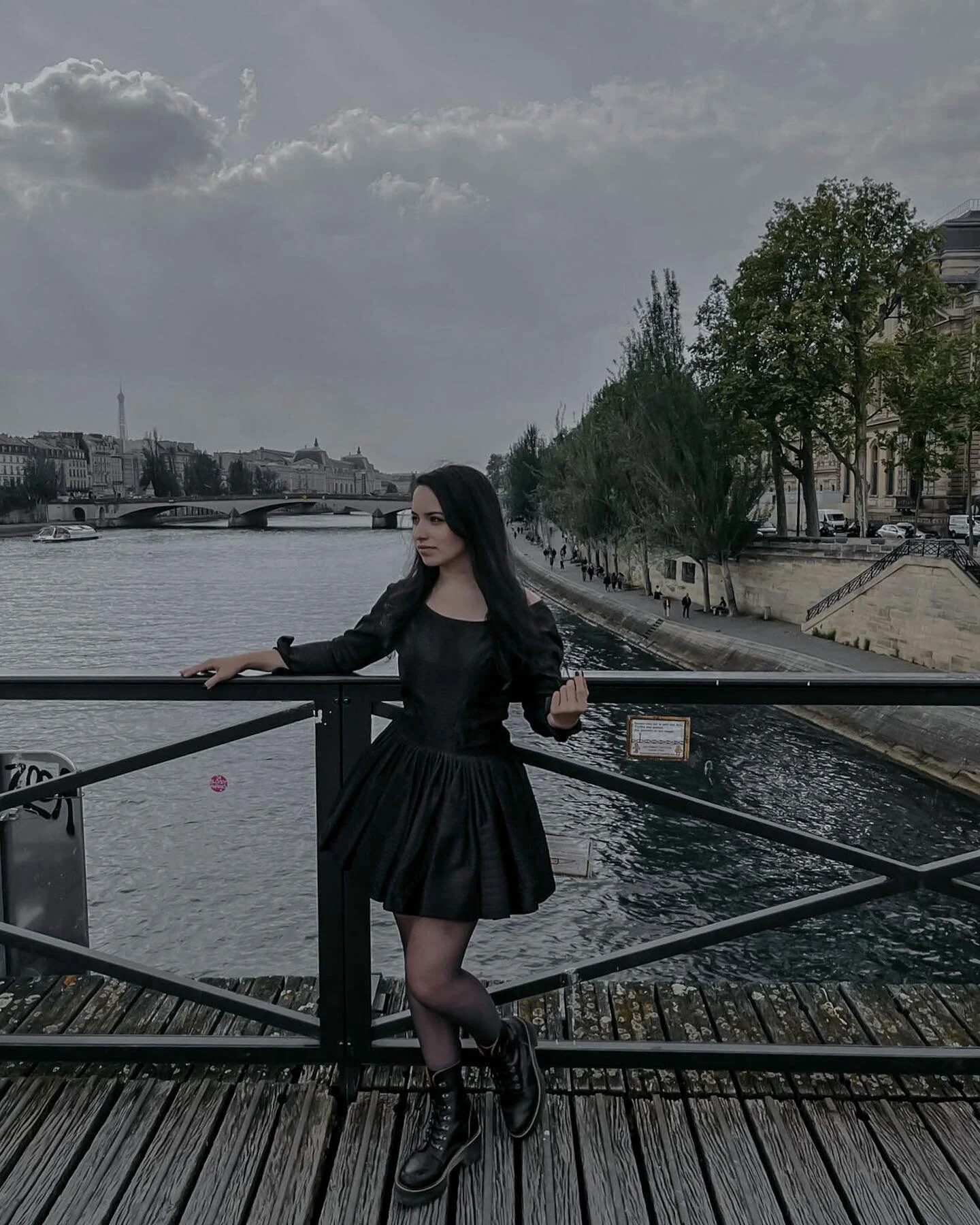 🌬 My few invaluable personal belongings: my cat, my resolve to travel, and my solitude