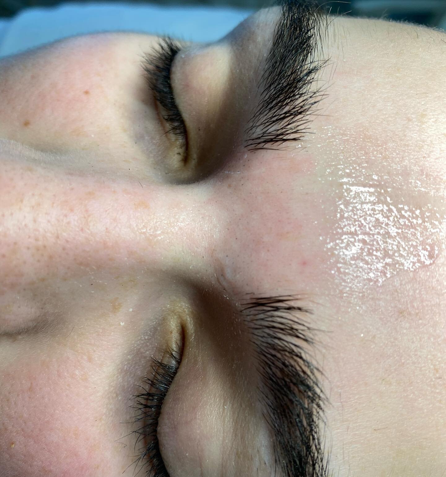 UNIBROW&rsquo;s will never be in style❗️Permanently remove the hair with electrolysis❗️#cthairremoval #electrolysisofwallingford @electrolysisbynaz #electrolysis #unibrow #waxing #hairremoval #ct #wallingfordct #ctgym #makeup #hairyface #selfcare #ct