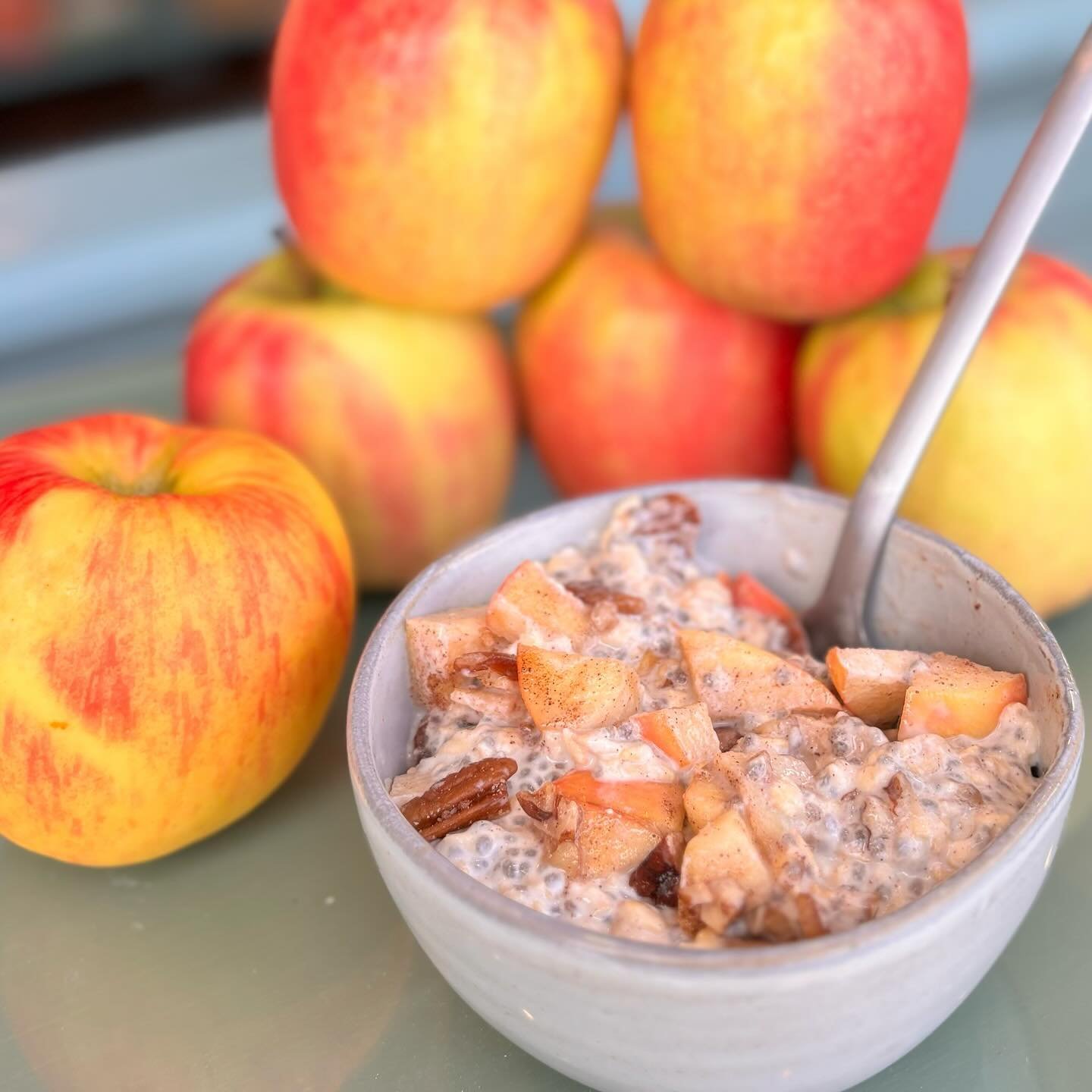 Sunny Sunday Morning calls for some Apple Pie Overnight Oats !! 🍎🌿🧺💐 Made in house by our amazing Courtney :) As always plenty of goodies here at Coastal to grab on your Sunday Stroll 🥰