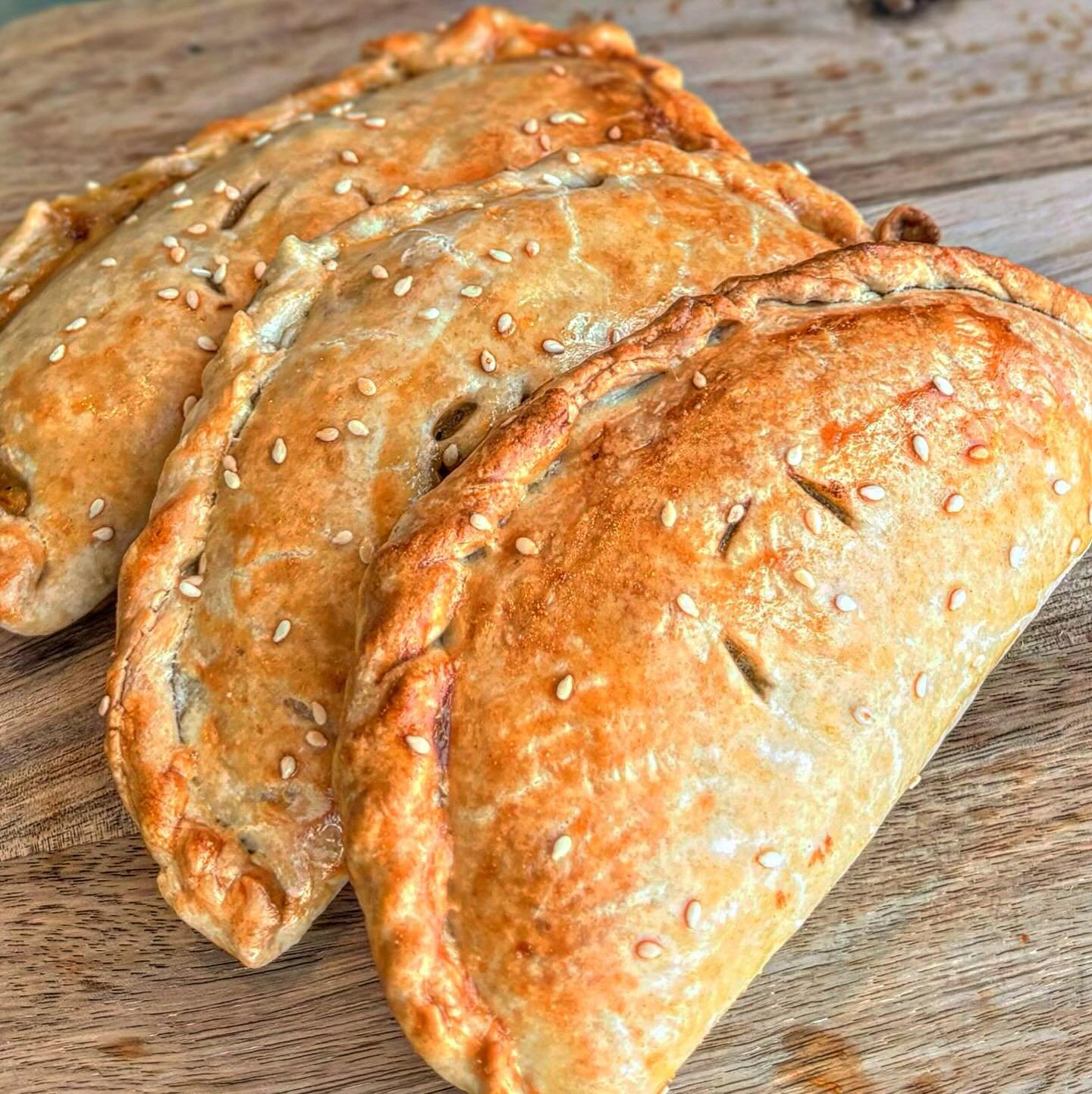 We are going through a bit of an empanada craze here at Coastal Provisions 🤪 We&rsquo;ve got beef, chicken, and&hellip; starting tomorrow&hellip; chickpea!! Also for our fellow vegetarians&hellip; Veggie Curry Pot Pie is on the Entree menu this week