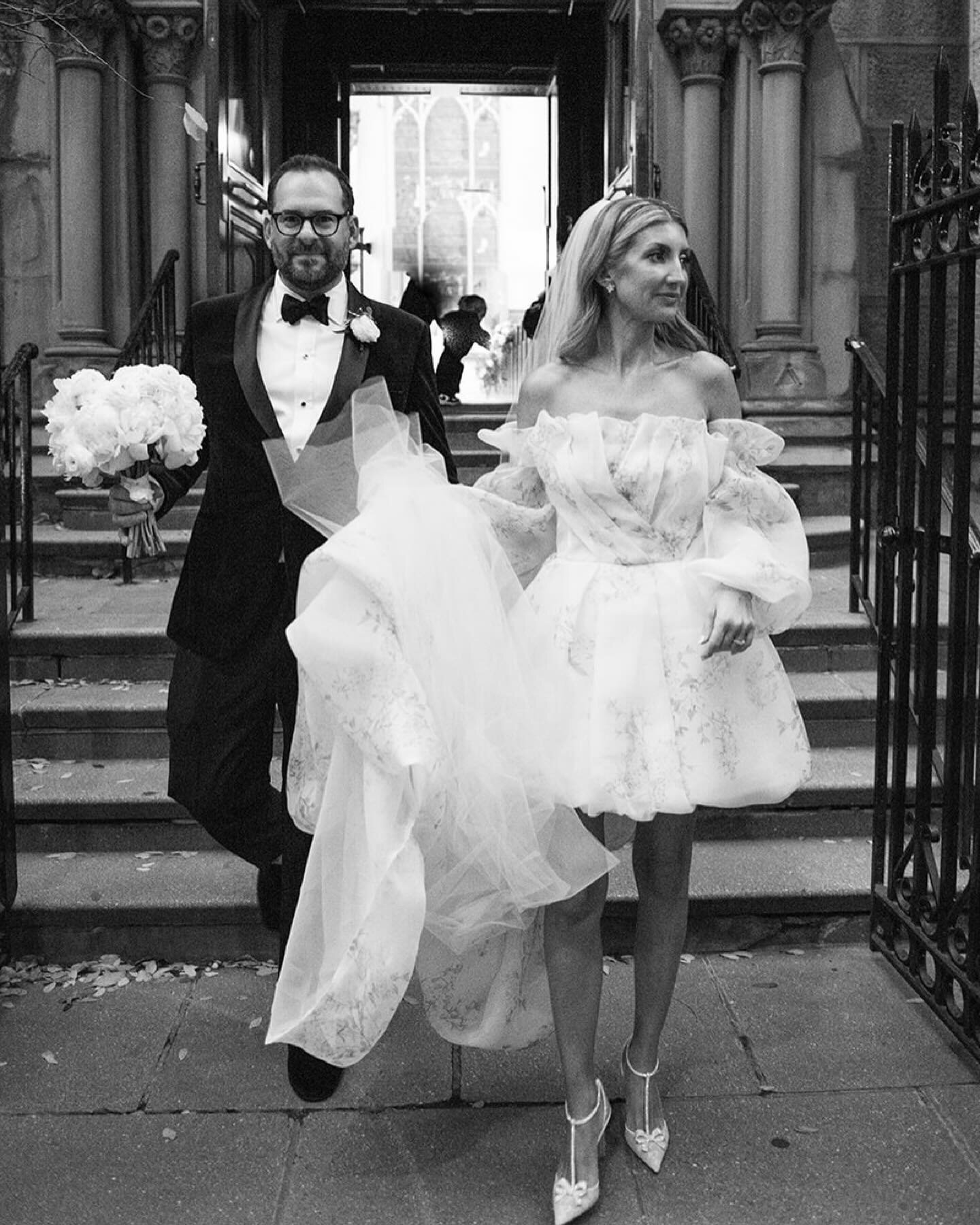 Elegance and grace &mdash; such a lovely ceremony for Courteney and Matthew. 
.
.
.
Ceremony at St. Thomas More&rsquo;s Church, NYC
Hair by Gabrielle Kim for @marissamolnarhair
Makeup @sophiavmakeup
Floral design @fleursnyc
Planning @clairebeanevents