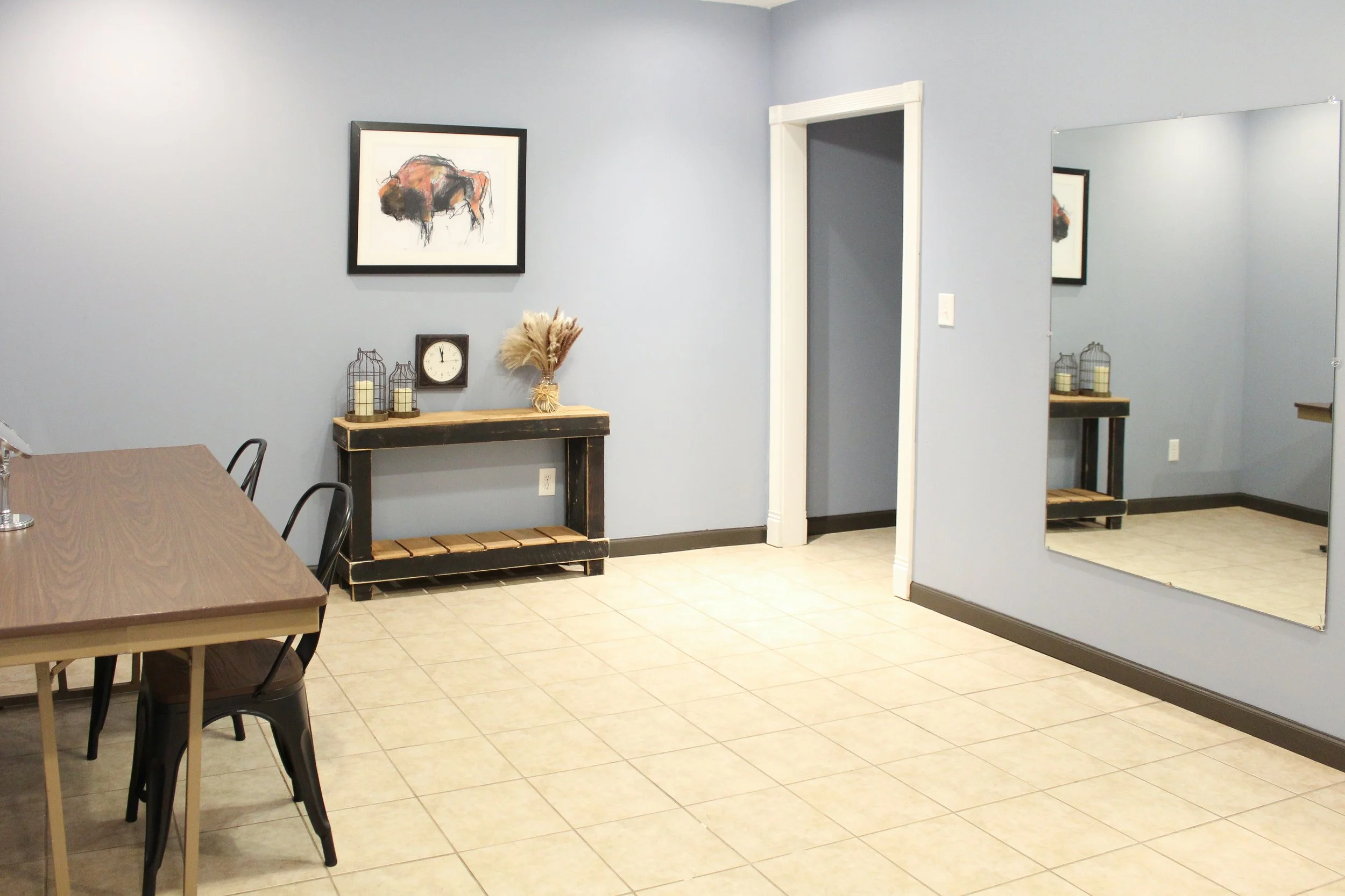 This is a photo of the Additional Changing suite at Magnolia Estate for the groom and the groomsmen. However, we have had the Bride and her Bridesmaids use the wedding suite too.