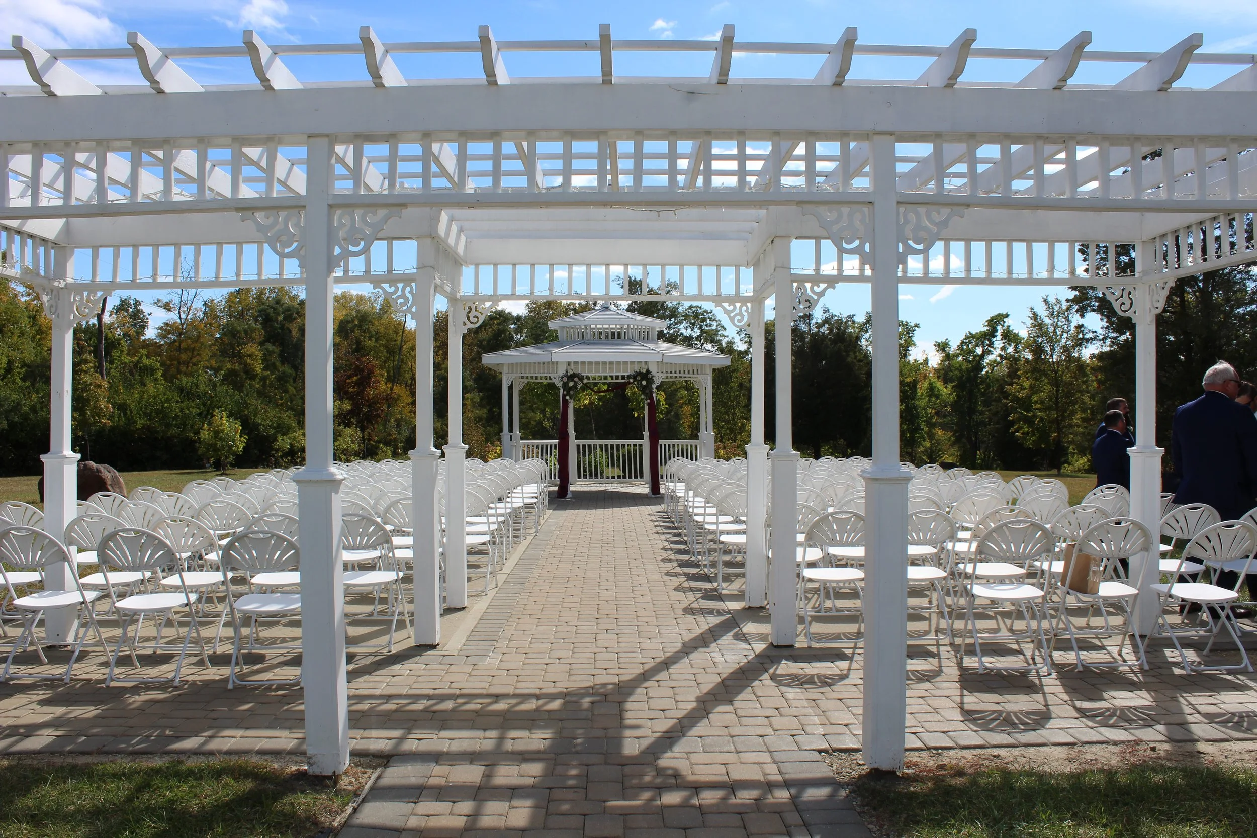This is a scenic boho rustic view of the outdoor ceremony area of The Magnolia Barn award-winning reception hall outdoor barn wedding venue in Miamisburg at Magnolia Estate. Surrounded by the Greater Dayton, Columbus, and Cincinnati areas. 