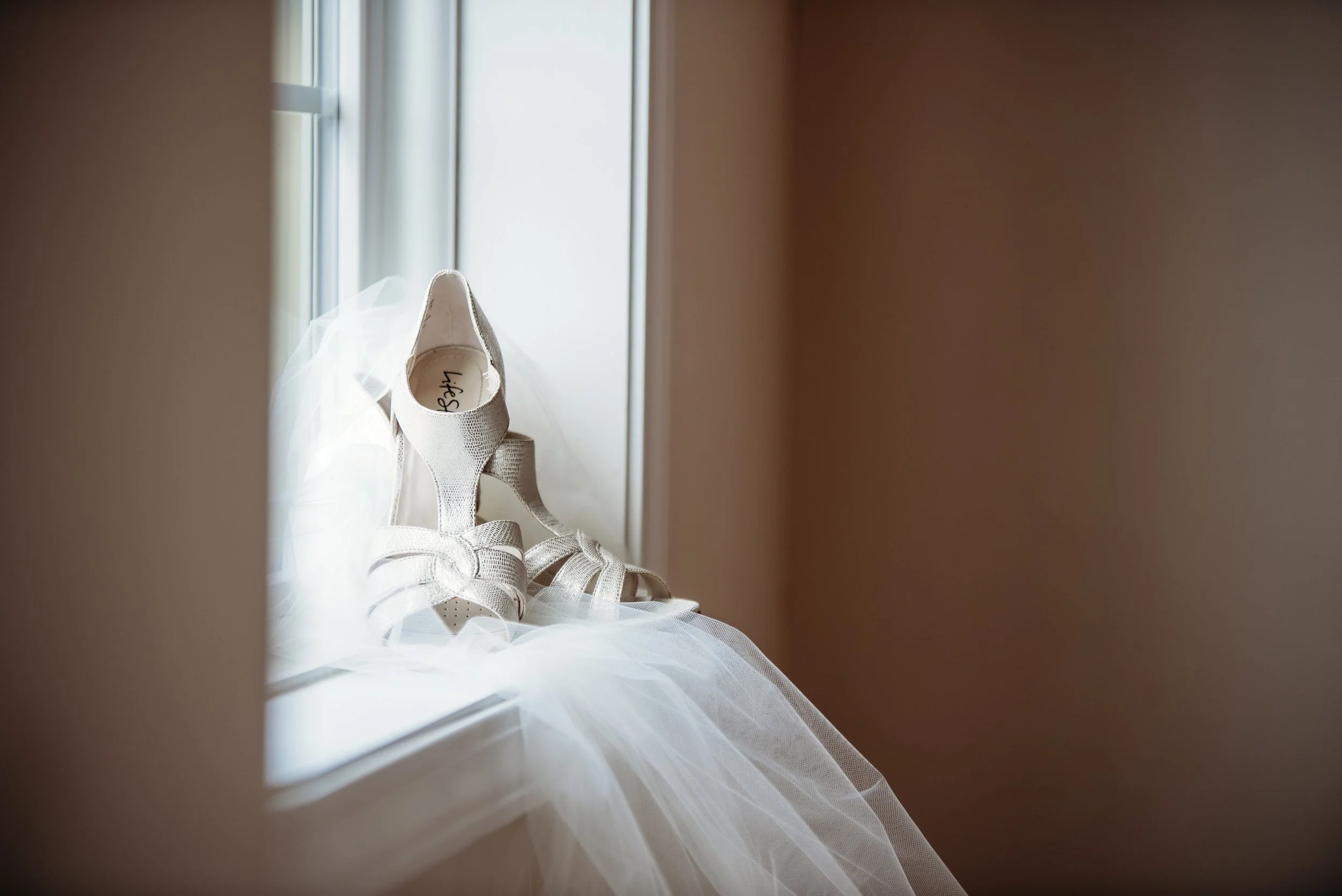 This is a scenic boho elegant rustic view of the inside of the award-winning reception hall outdoor mansion wedding venue Rosewood Manor in Miamisburg at Magnolia Estate. Surrounded by the Greater Dayton, Columbus, and Cincinnati areas. 