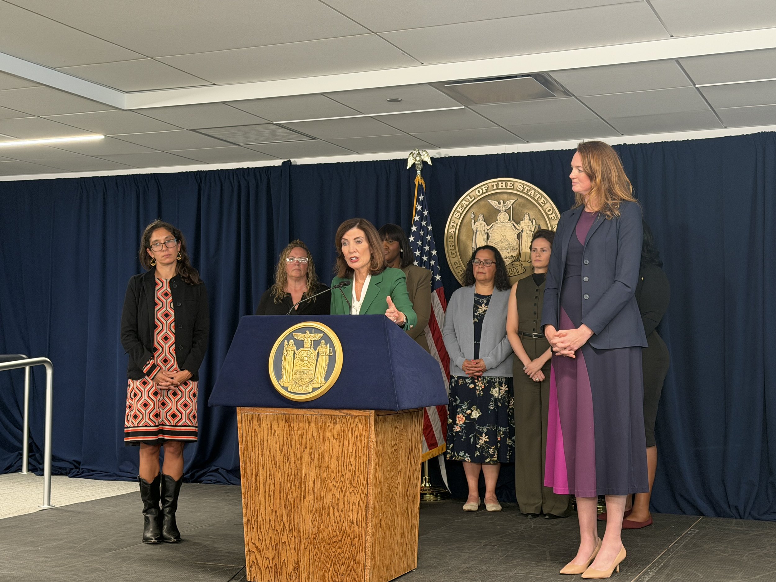 Local 153 Executive Board Member, Lynn Brooks, meets with Governor Kathy Hochul to discuss the worrying expansion of AI in the workplace