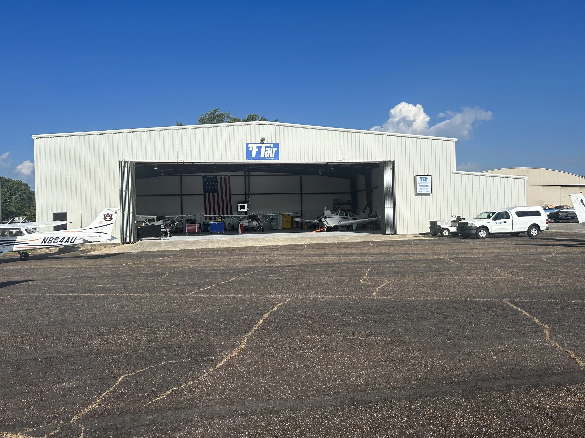 Hangar.jpg