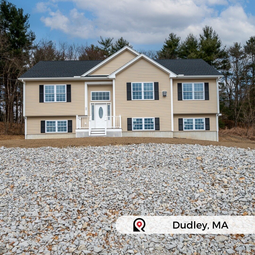 ☀️ A burst of sunshine on this dreary day! Our MA team is on fire 🤩
📍 32 Mill Road Dudley, MA
Brand new construction offered at $599,900

🛏️ 3
🛁 3
🚗 2

Step into luxury with our freshest listing.
This stunning new construction features gleaming 