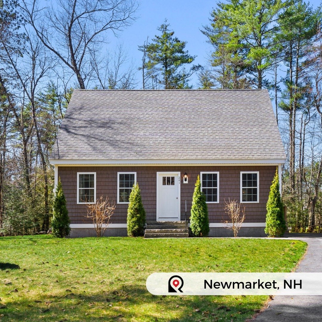 🤩 Now Live!
📍 241 Ash Swamp Road Newmarket, NH
Offered at $549,000

Showings begin immediately 😉

🛏️ 3
🛁 3

Only 4 Years Young! Featuring a stunning granite kitchen, elegant wood flooring, and a spacious master suite with a luxurious bath and wa