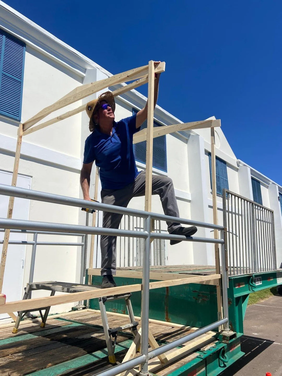 Mr Dennis Cherry hard at work on the Somersfield Steel Pan truck for the Bermuda Day Parade!

#SomersfieldAcademy #SomersfieldSteelOrchestra #SomersfieldSteelPans