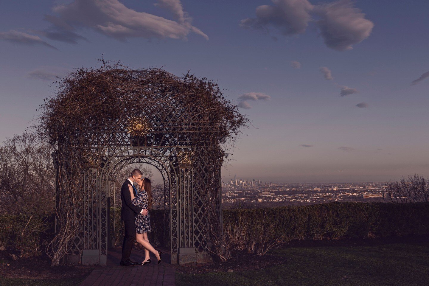 Romantic Art with the NYC skyline in the distance.

#miamiweddingphotographer #nycweddingphotographer #miamiweddings #southfloridaweddings #weddingrings #weddingring #engagementrings #engagementring #lennyandmelissa #marryme #weddingweekend #candids 