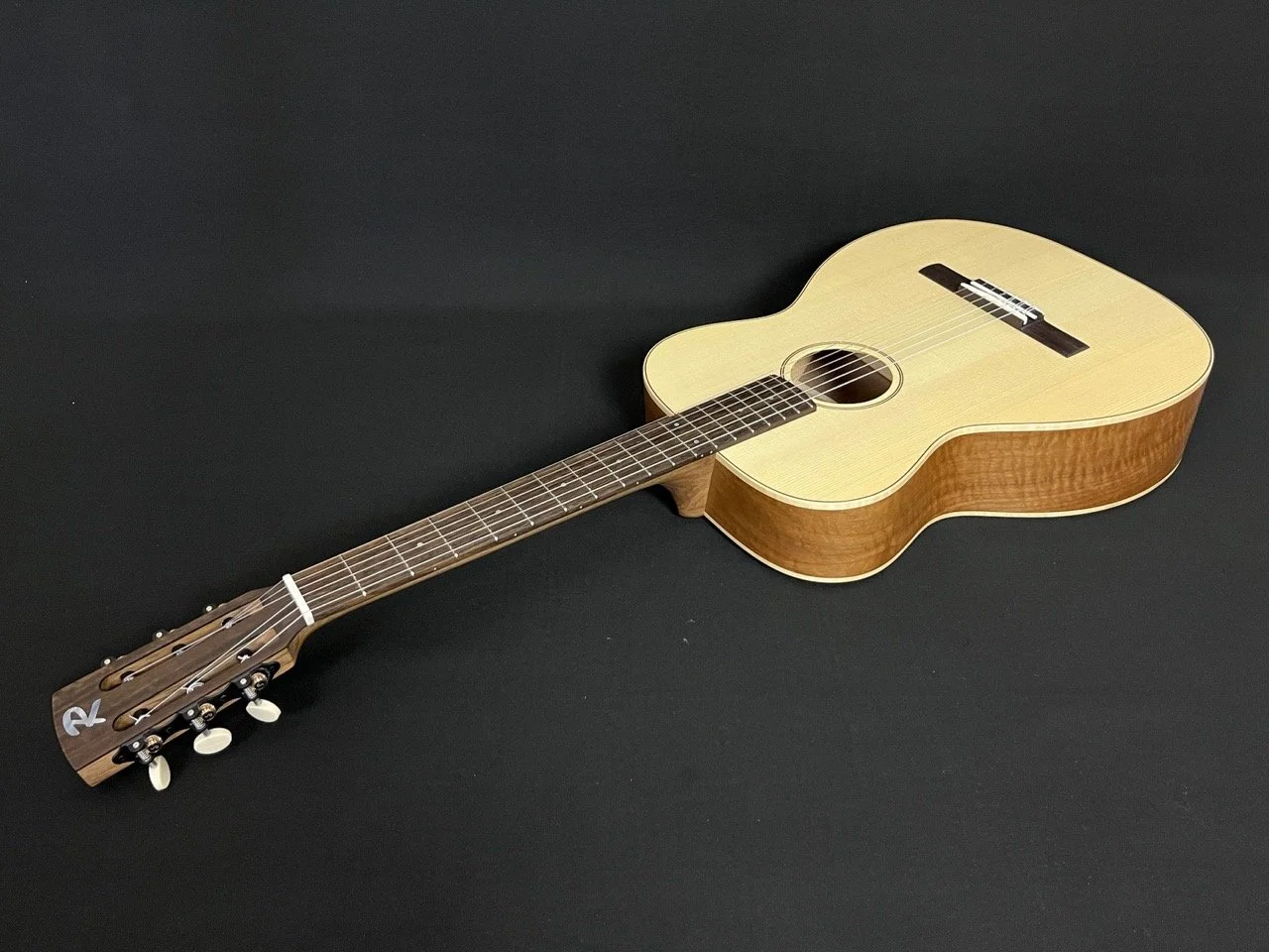Julien Regnard Luthier Charvin 020 Noyer - 8 - Grande.jpeg