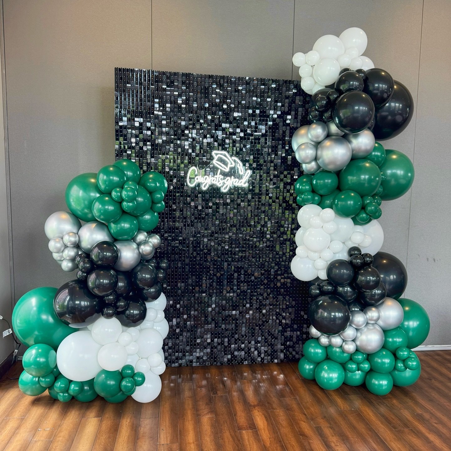 LAST CHANCE TO SIGN UP! ⏰

If you&rsquo;re interested in learning how to create balloon backdrops like this for your event, just CLICK on the LINK in my profile. 

Class starts this Thursday at 7pm EST. Hope to see you there! ☺️