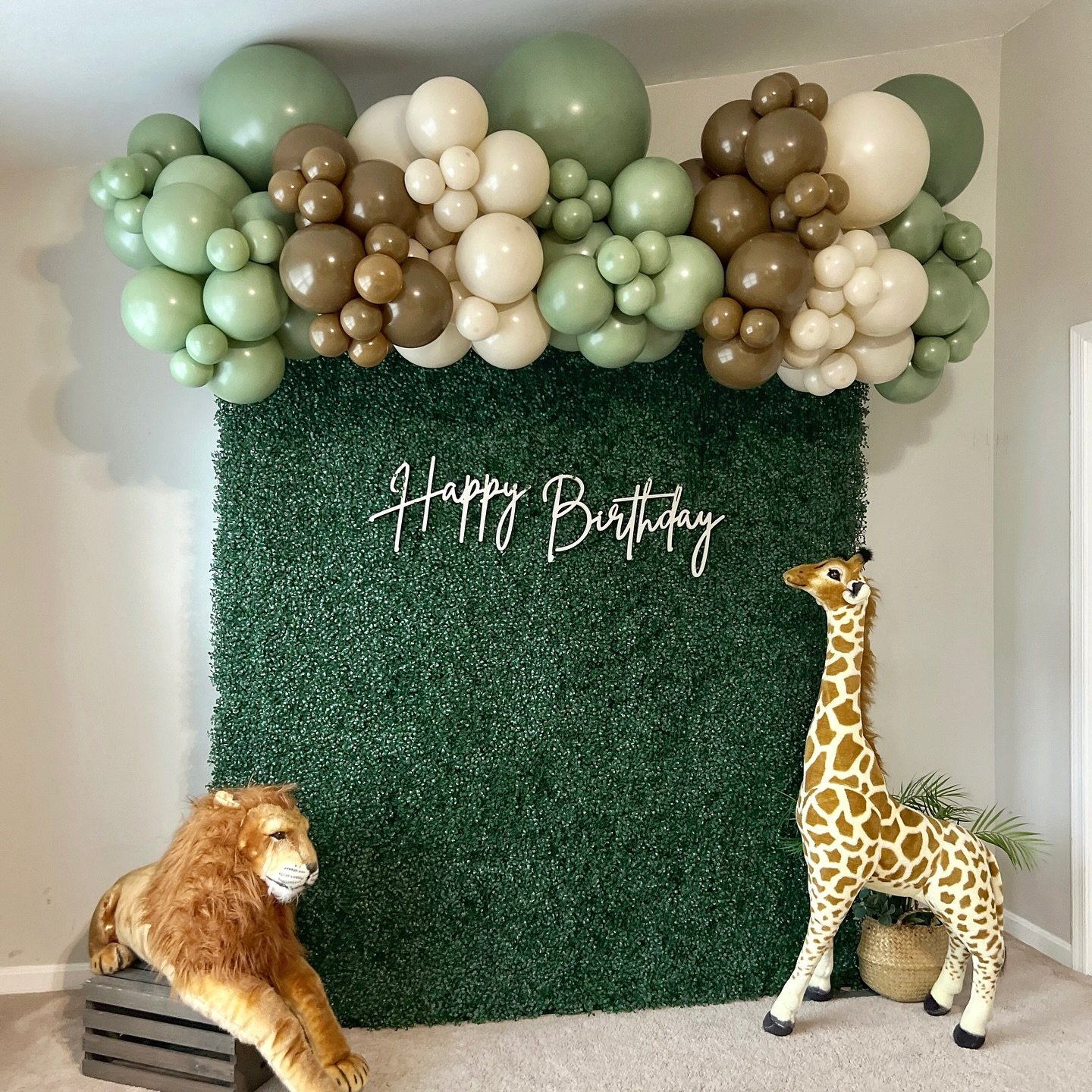 If you&rsquo;re STRUGGLING with your balloon backdrops, chances are&hellip;.

❌ You have NOT mastered your technique yet. 

❌ You&rsquo;re still &ldquo;winging&rdquo; it and hoping the best every time you decorate.

❌ You have NOT nailed down a proce