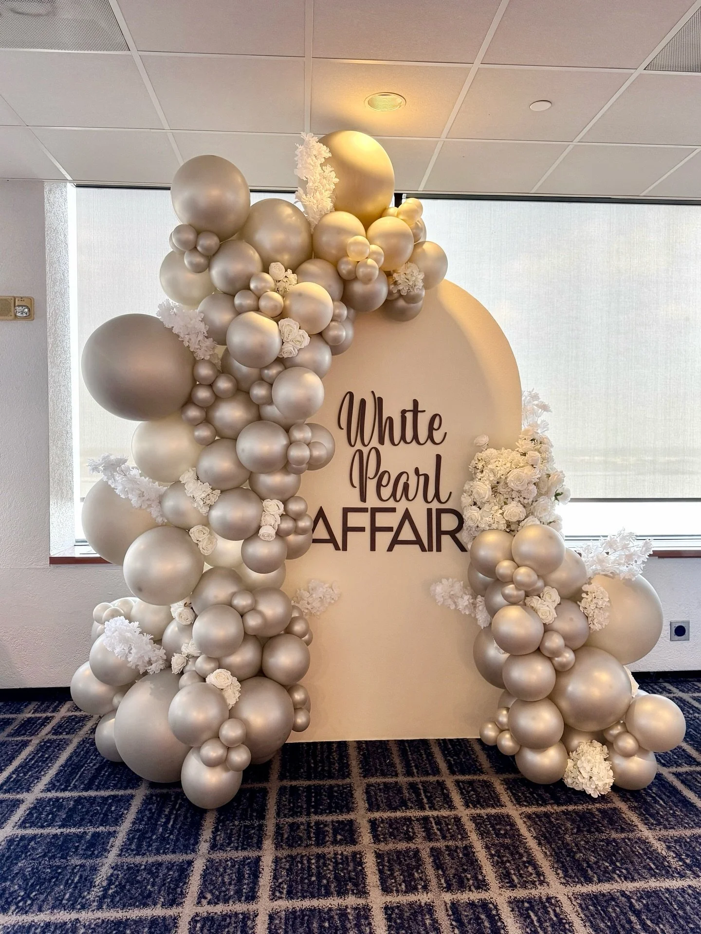 New Satin Pearl Cream Balloons by @sempertex ✨

This was my first time using this color and everyone loved it! 

Can&rsquo;t wait to do another pearl themed backdrop. It&rsquo;s such a class theme 🤩.