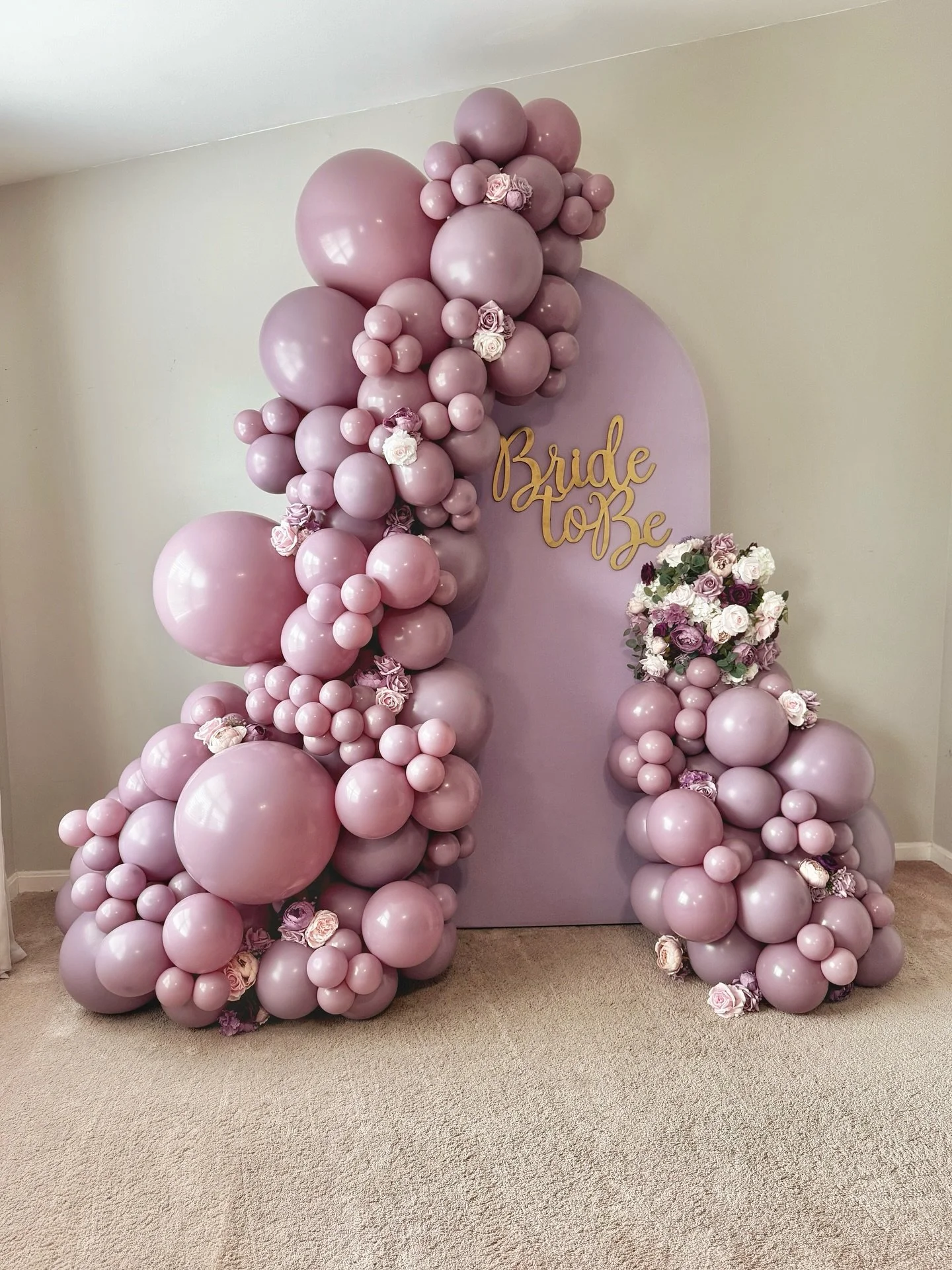 Stop struggling with your backdrops! ✋🏽

I have a class starting NEXT WEEK that will teach you how to launch your decorating business AND create balloon backdrops like this! 

Click on the link in my BIO to sign up! 🥳