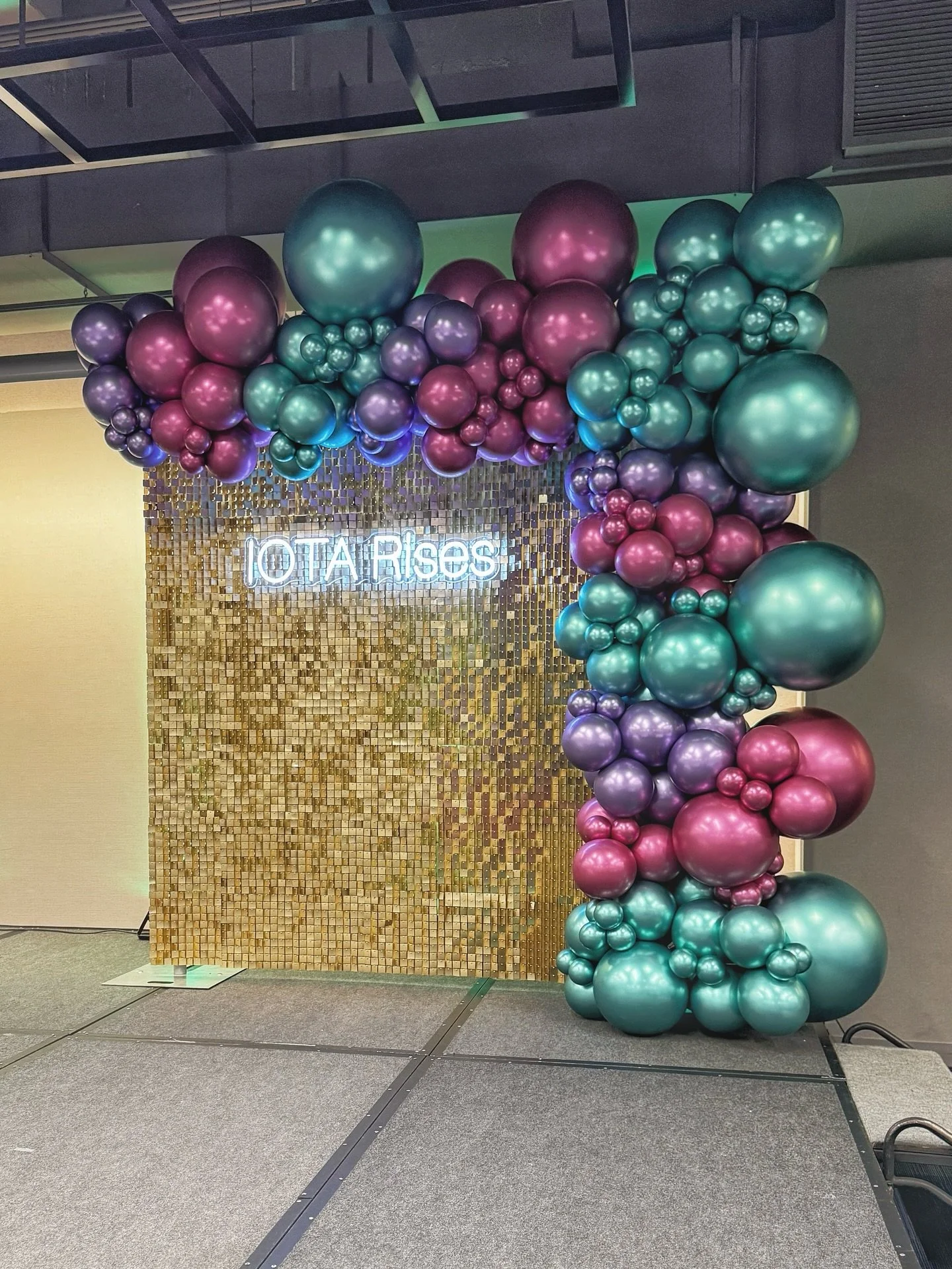 Jewel tones for this @iotaphilambda1929 reward celebration! Bright, colorful, and fun! 

If you&rsquo;re looking for a beautiful balloon backdrop for your corporate event, look no further! Just click on link in my BIO to get started. ✨✨