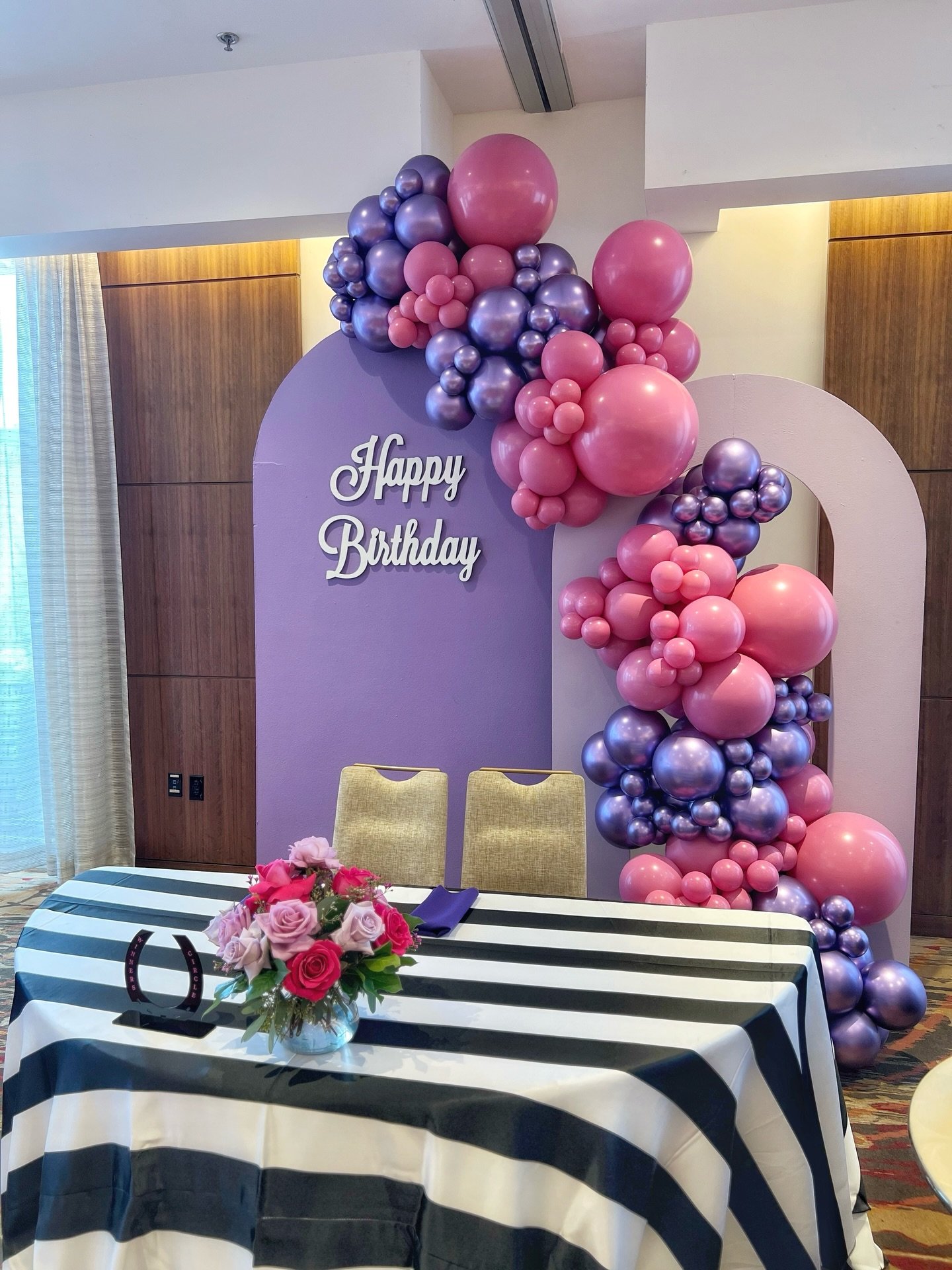 A beautiful balloon backdrop starts with the colors and ends with the shape&hellip;🩷💜

It&rsquo;s not &ldquo;just balloons&rdquo;. It sets the whole mood of the event as guests walk in. 

Let&rsquo;s create something beautiful in 2026! Just click o