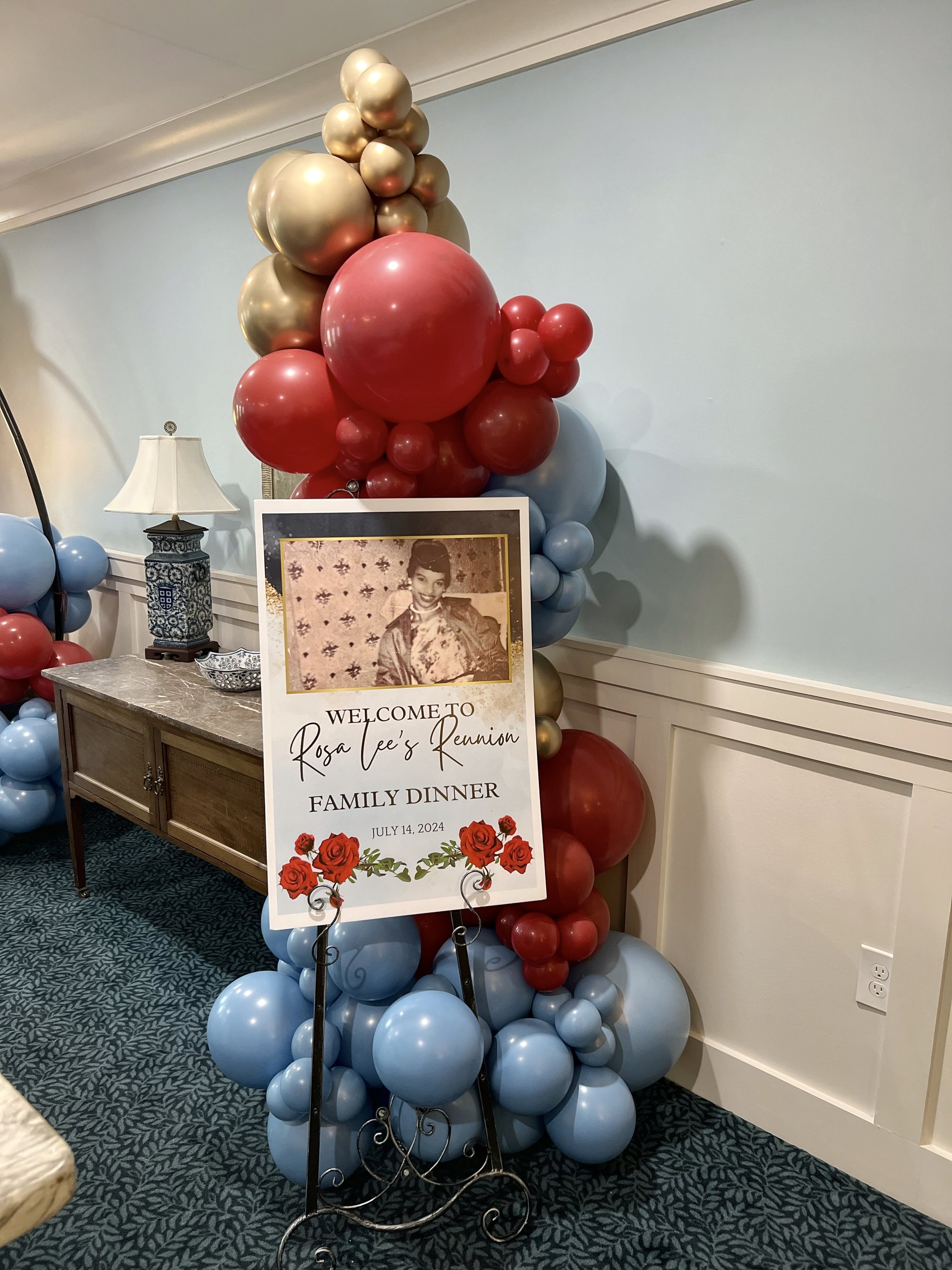 Family Reunion Welcome Sign With Balloons