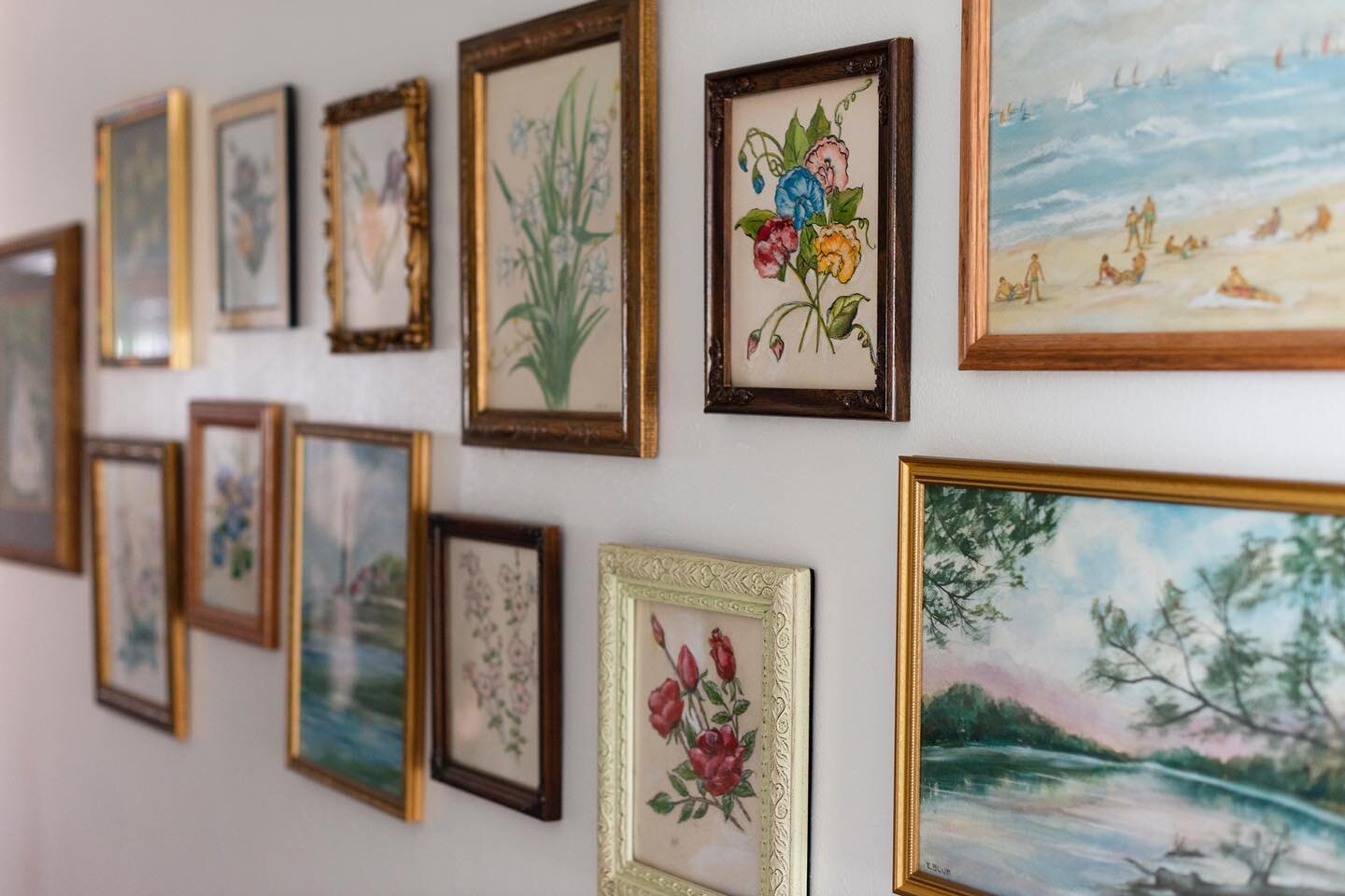 Trying to build a gallery wall? Pro tip (am I a pro? I don&rsquo;t know lol) instead of buying your frames at a big box store like Michael&rsquo;s, Home Goods, etc&hellip; try finding the frame sizes you need at a local thrift store! You&rsquo;ll get