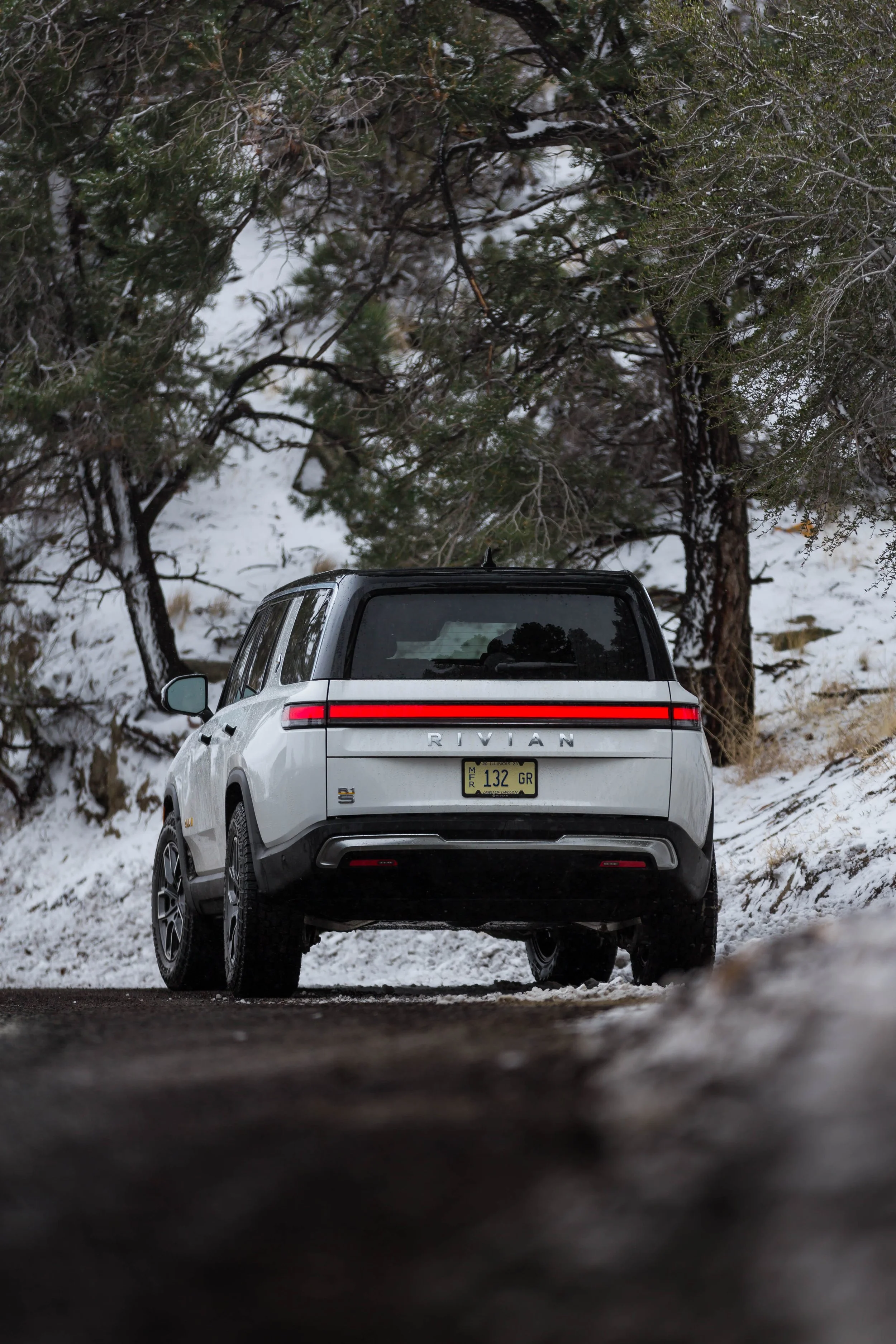 rivian-r1s.jpg