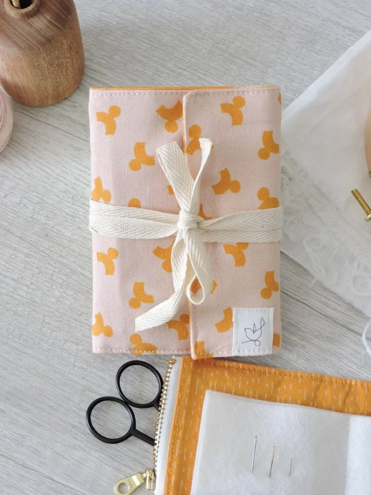 needlebook closed zipper pocket.jpg