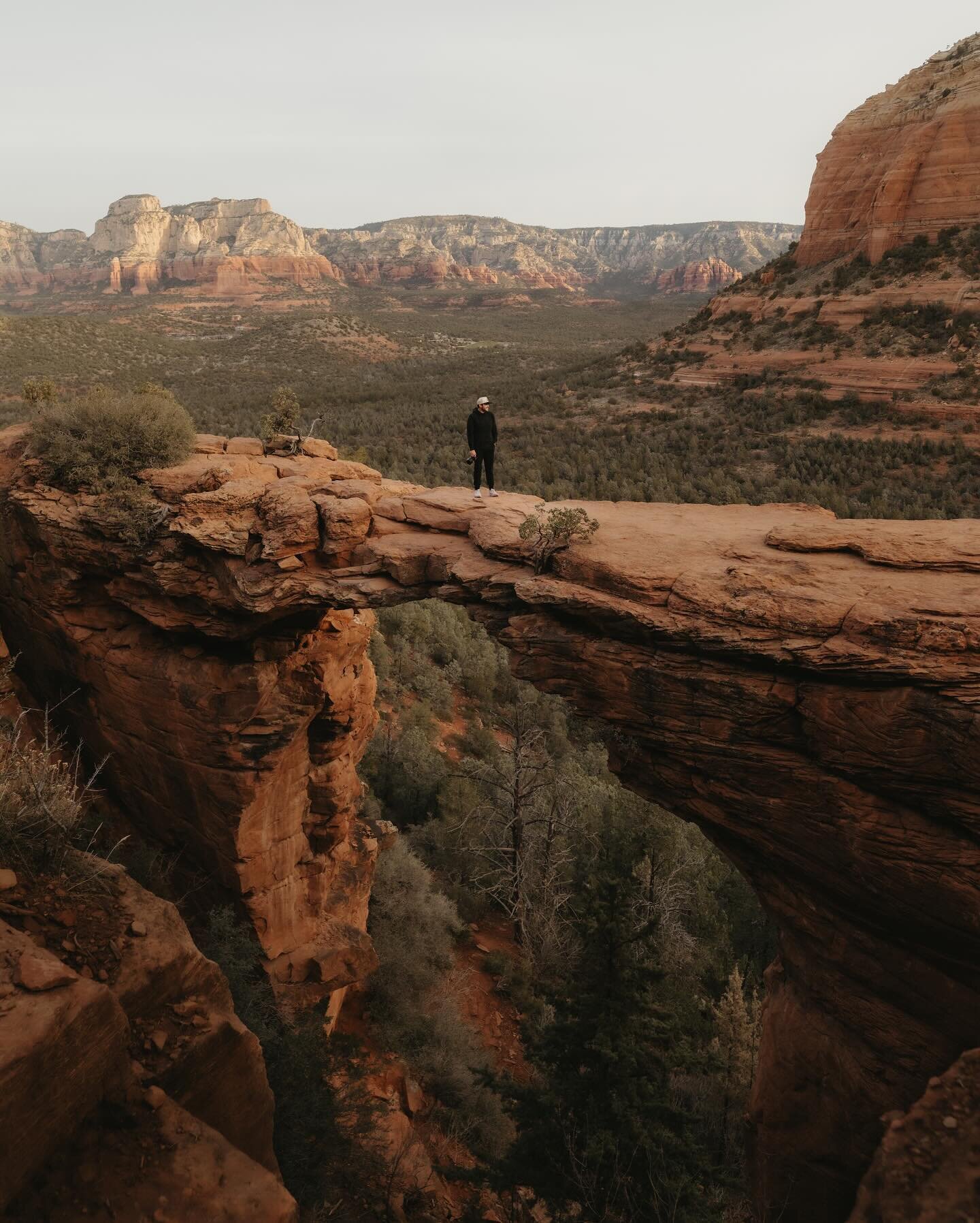 Sunrise hikes remain unmatched. // Sedona, AZ

Had such an amazing time with Kailey and Andrew. The day after their wedding we decided to add some trails to the list (as seen above). So stoked to share their awesome elopement in Sedona!

#desert #sun