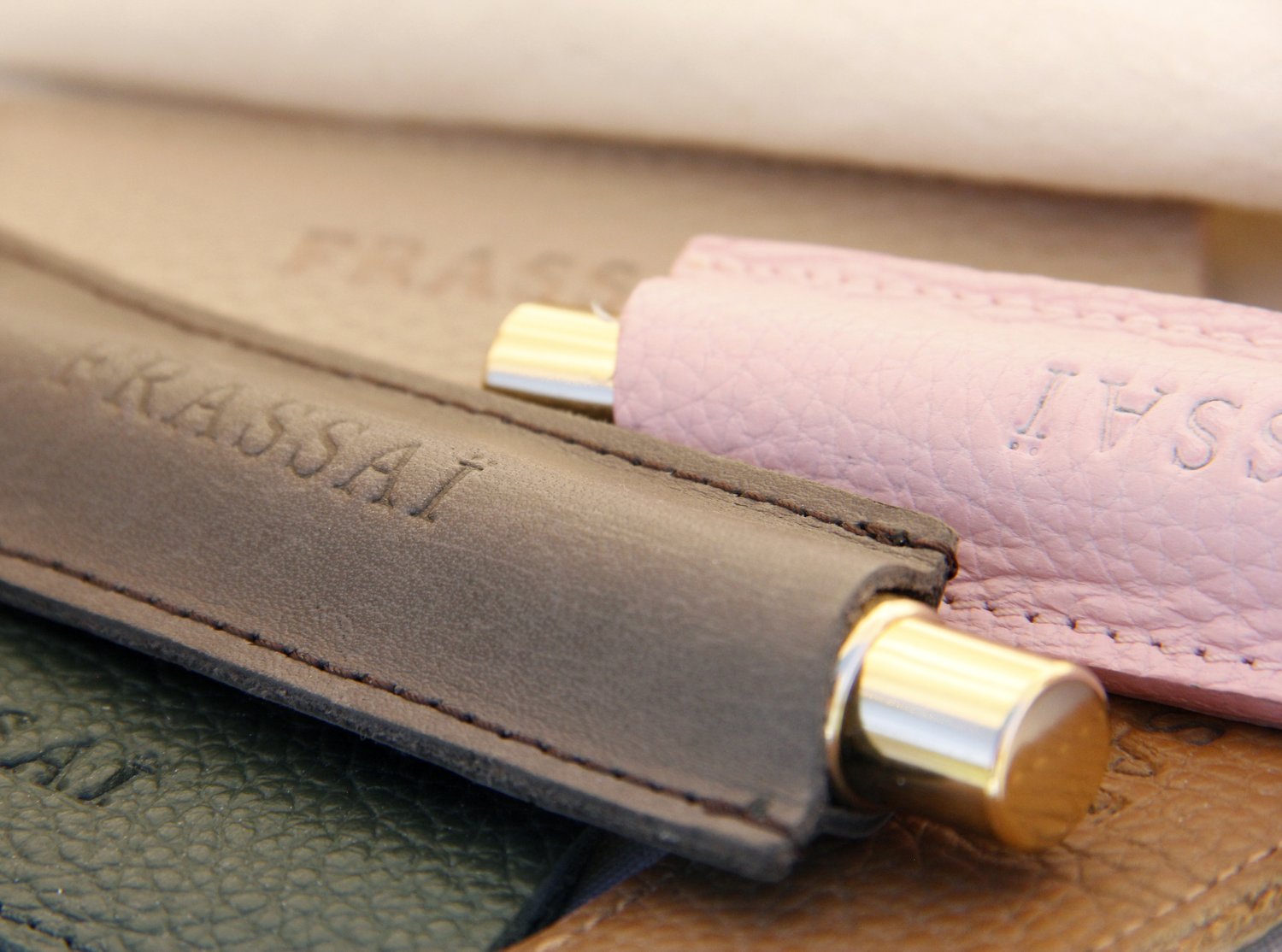 Upcycled leather perfume travel case Frassai — Frassaï