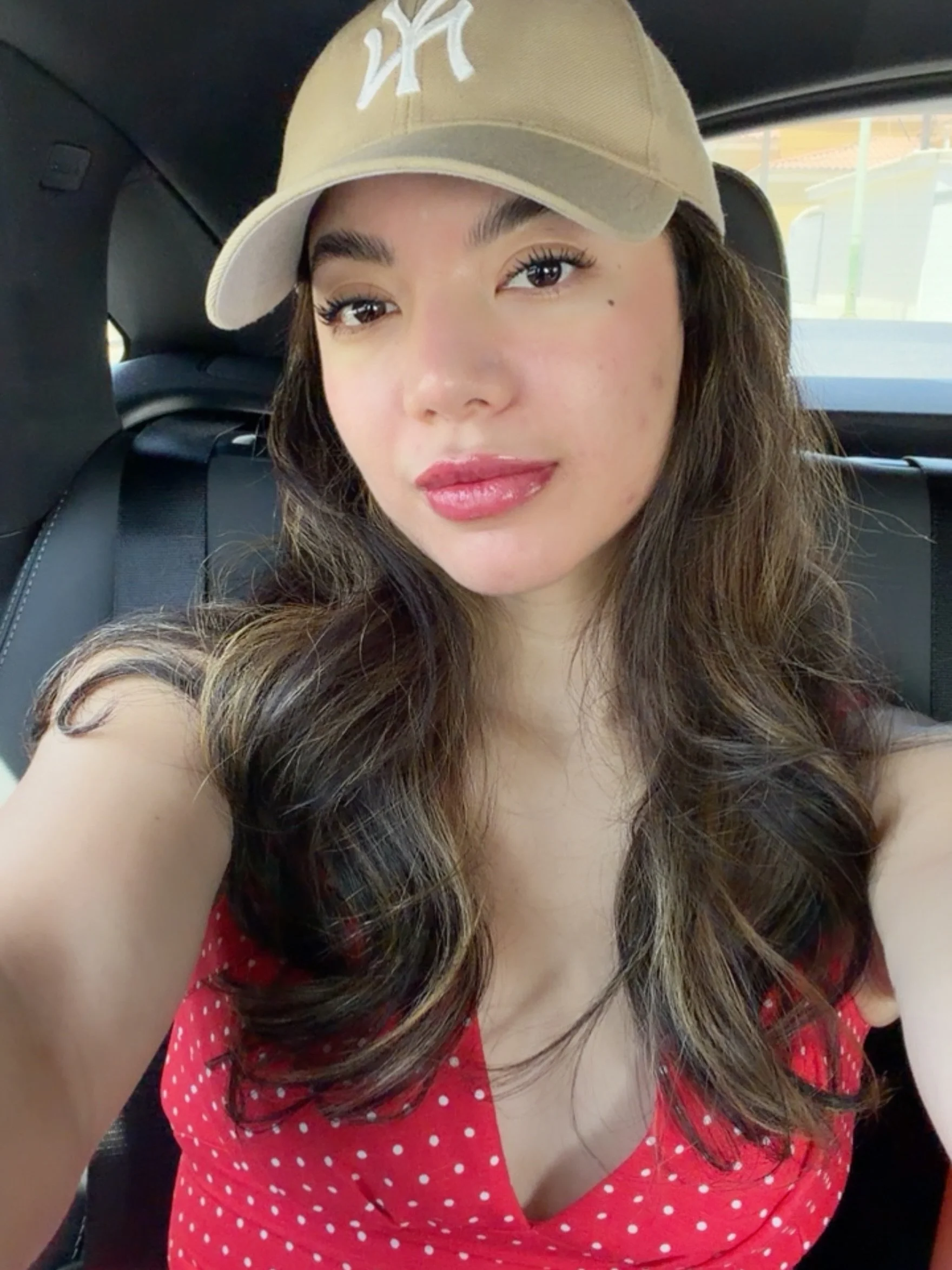 Happy Sunday ❤️
I&rsquo;ve been thinking of how much simplicity can truly trigger the ego. Trigger it&rsquo;s need to know more rather than understand how much is enough. Consuming what is meant to be yours rather than what helps escape reality. 
I l