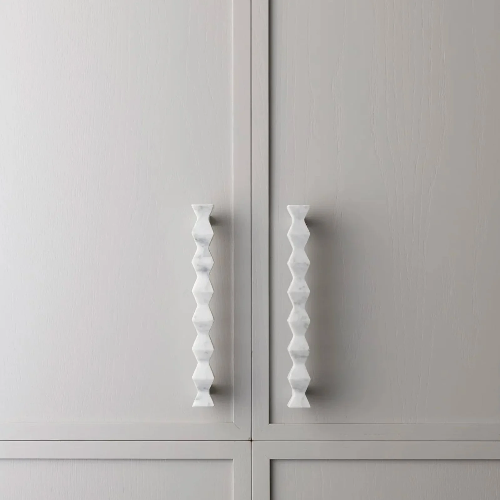 MarbleHandleCarrara1.jpg