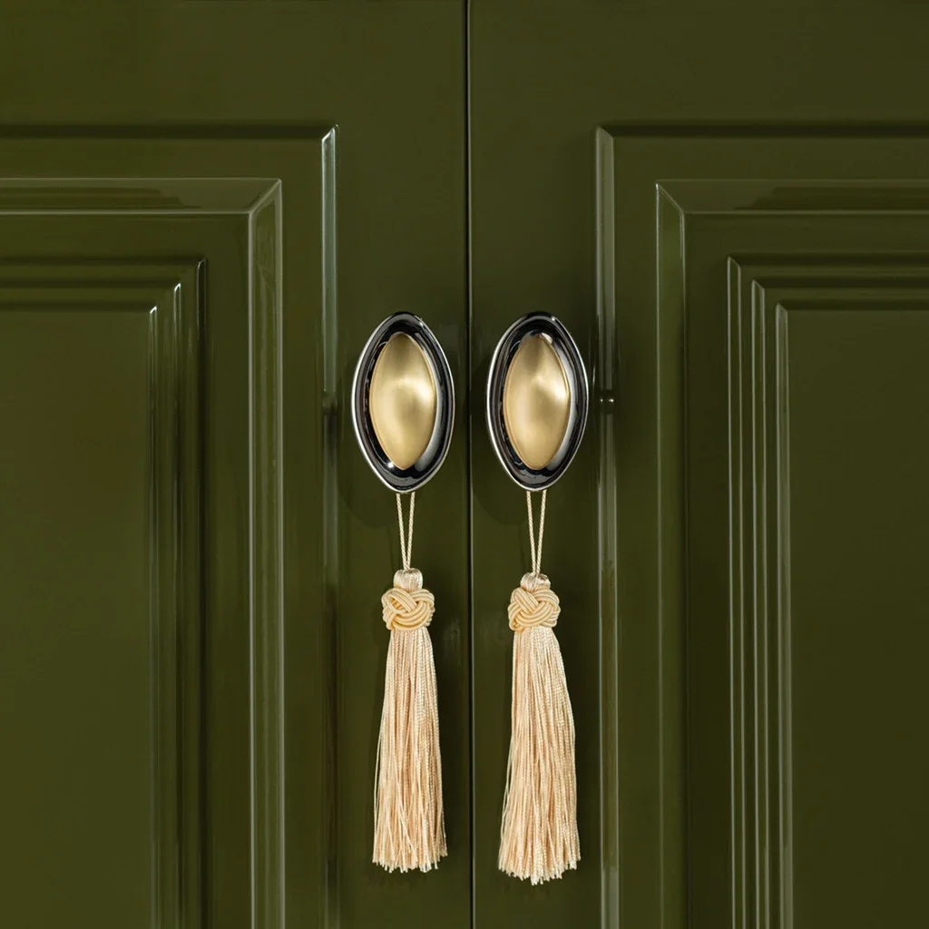 lo-and-co-tassel-cream-TASSEL-L802-CRM-polished-nickel-knob_16f84d29-43ff-466d-a3eb-bb1c376e3a71_1024x1024.webp