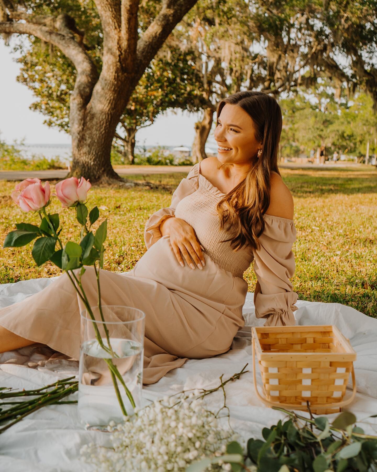 Happy Mother&rsquo;s Day to all the mamas!! You are so strong, and we are all so grateful for everything you do 🫶🏻 
&bull;
&bull;
#pregnancyphotoshoot #maternityshoot #creativematernityphotos #mothersday #momlife #momsofinstagram #familyphotography