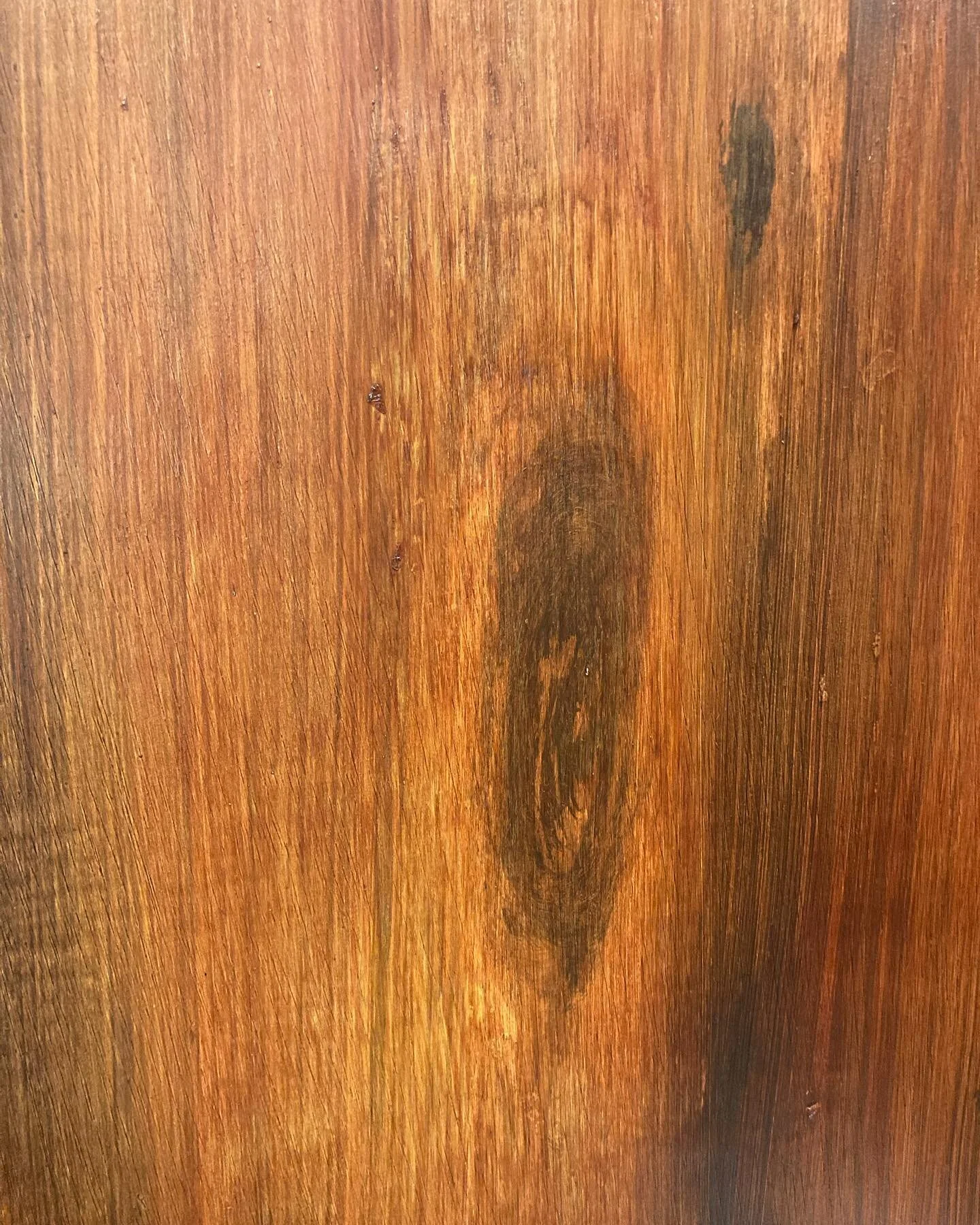 I do knot.
Yeah, I binged both seasons of #LoveisBlind, you&rsquo;re welcome. #scenicartist #scenicpainting #fauxwood #knotty #painting