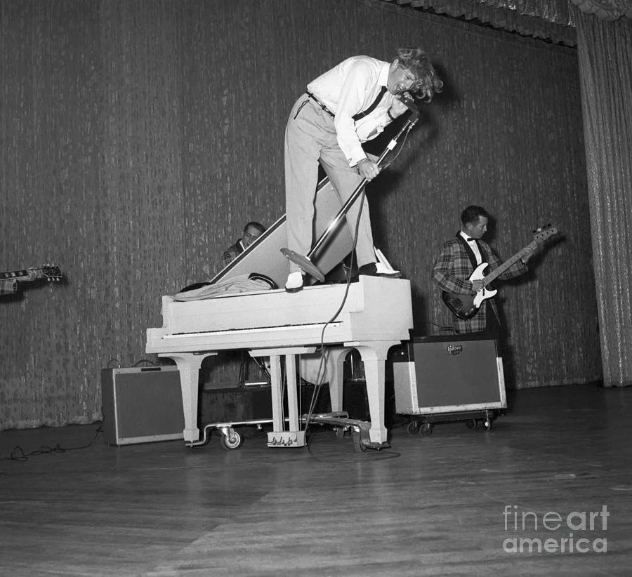 jerry-lee-lewis-singing-atop-a-piano-bettmann.jpg