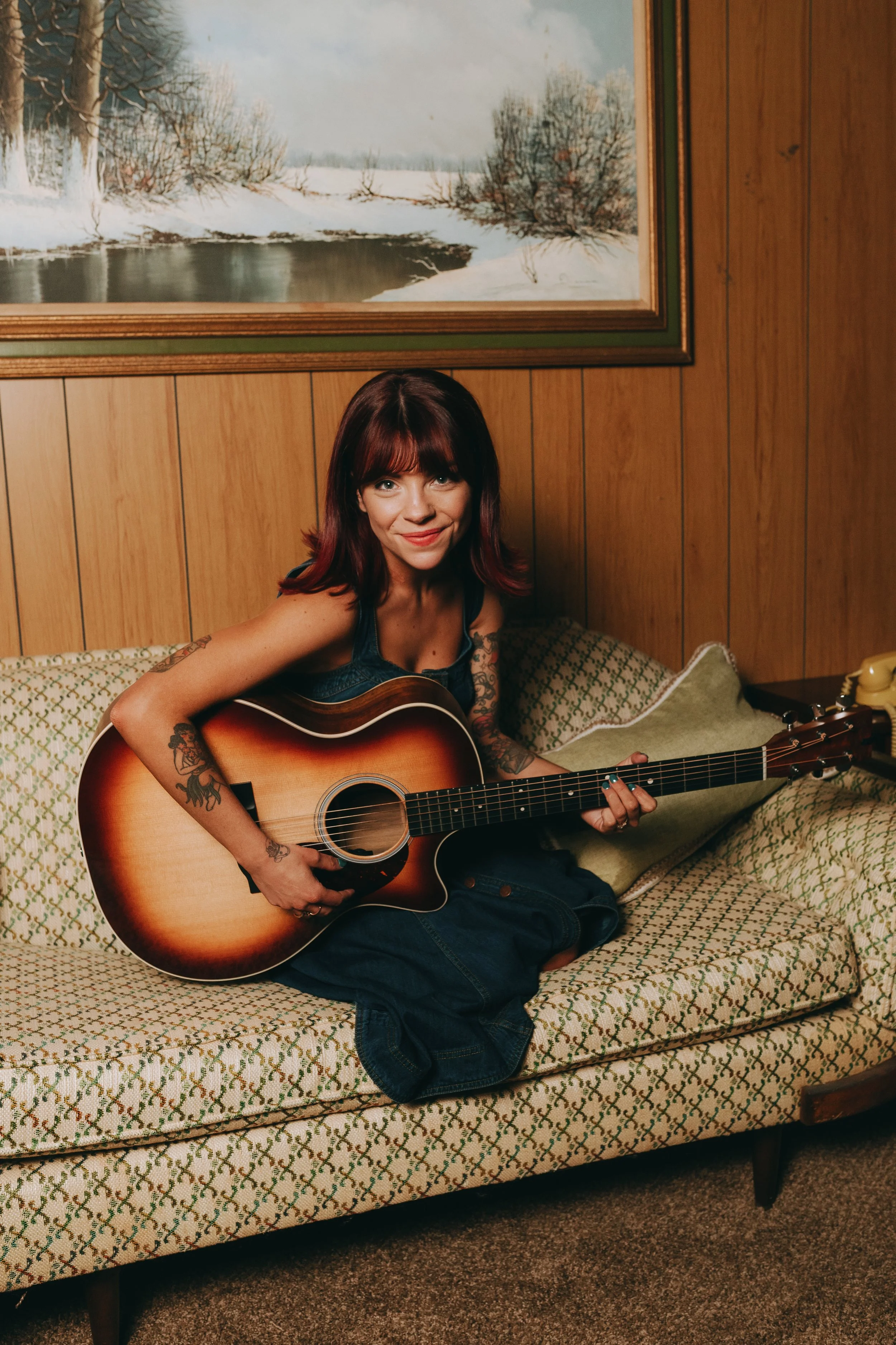 Happy Hour with live music by Paris Ray