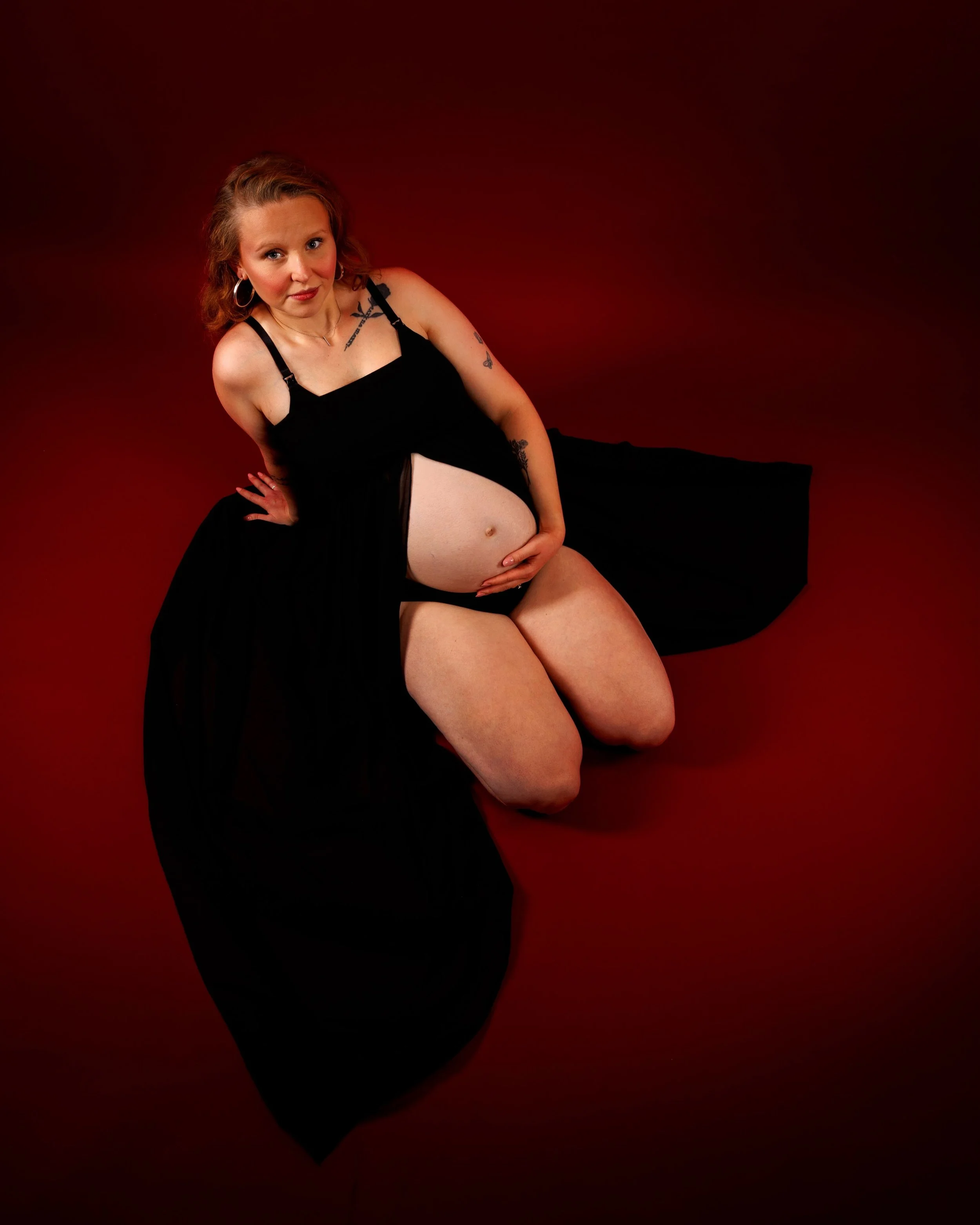Gravidfotografering i studion &ndash; de f&ouml;rsta bilderna

Att f&aring; f&ouml;lja en familj genom &aring;ren och se den v&auml;xa &auml;r n&aring;got alldeles speciellt. Att dessutom f&aring; f&ouml;rtroendet att &auml;nnu en g&aring;ng dokument