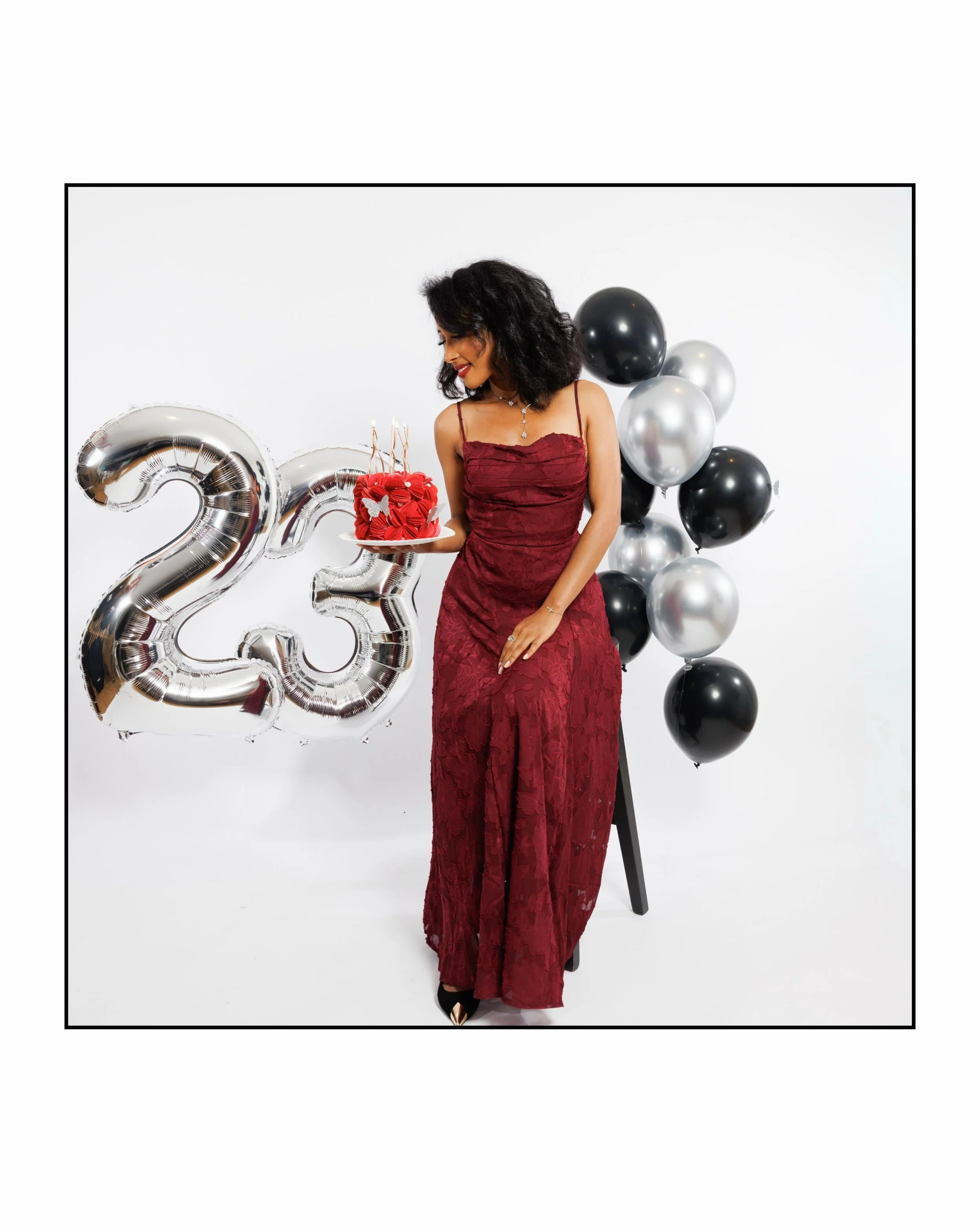 CELEBRATE YOURSELF 🎈

Ibland beh&ouml;ver man faktiskt ingen annan anledning &auml;n att man fyller &aring;r.

Den h&auml;r g&aring;ngen fick jag bes&ouml;k &auml;nda fr&aring;n Borl&auml;nge f&ouml;r en f&ouml;delsedagsfotografering i studion. 🎂

