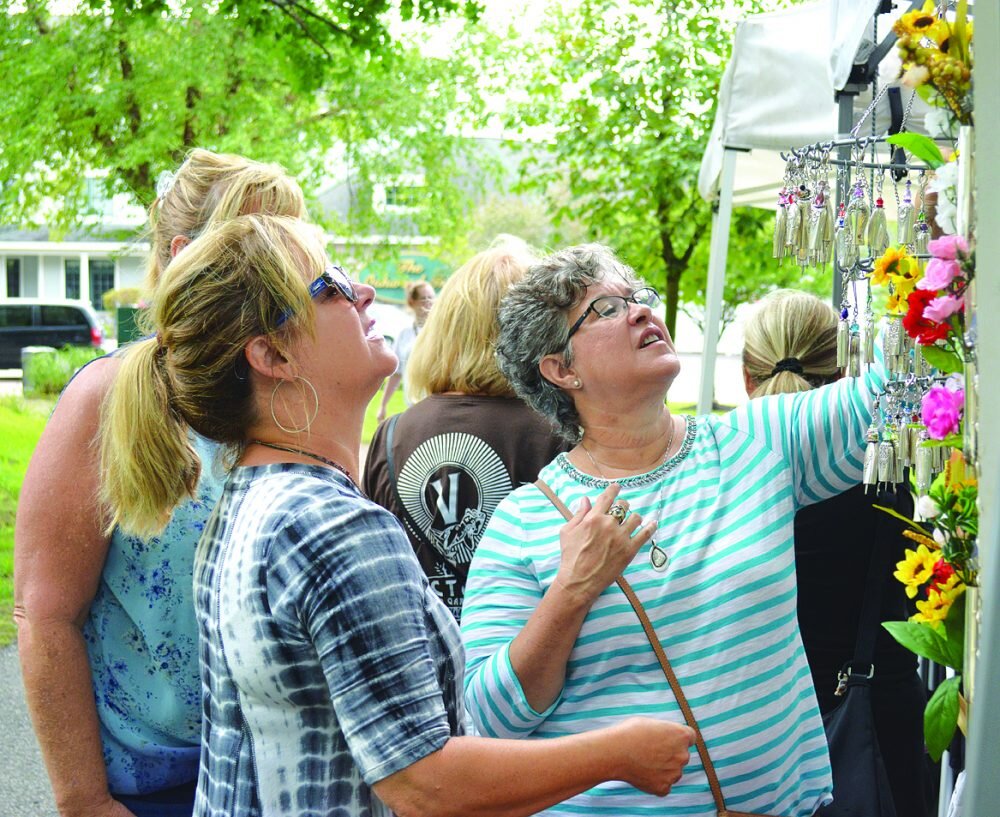 Oakwood Art Fest goes on despite rain