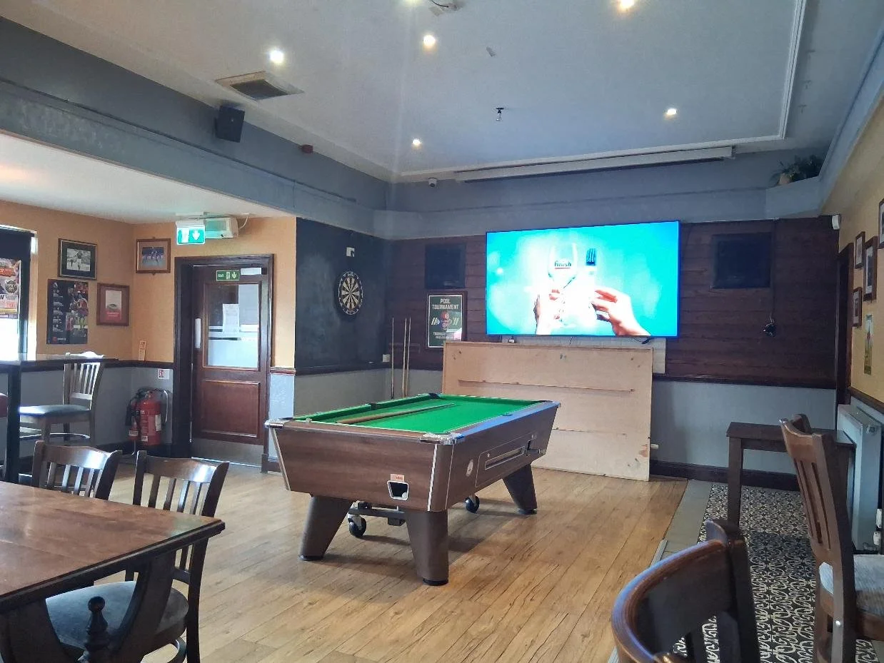 The Montford, Glasgow - looking back to barentrance 