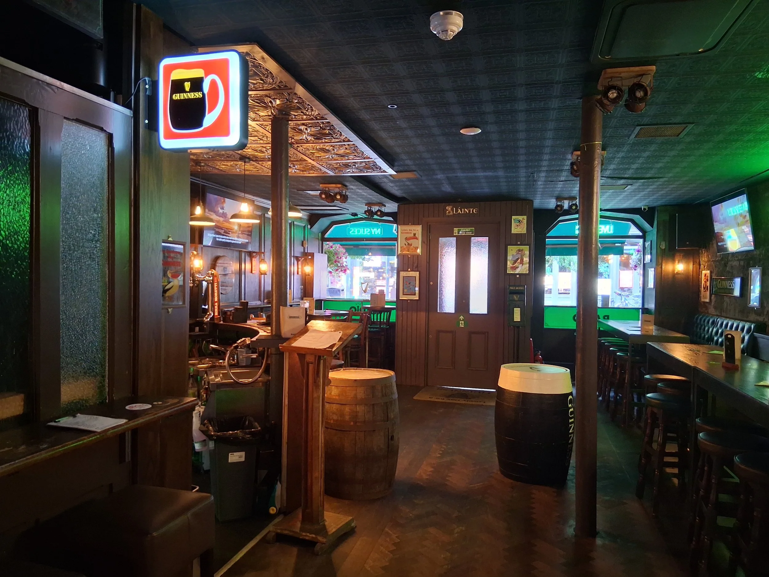 Radio, Glasgow, looking back to front bar