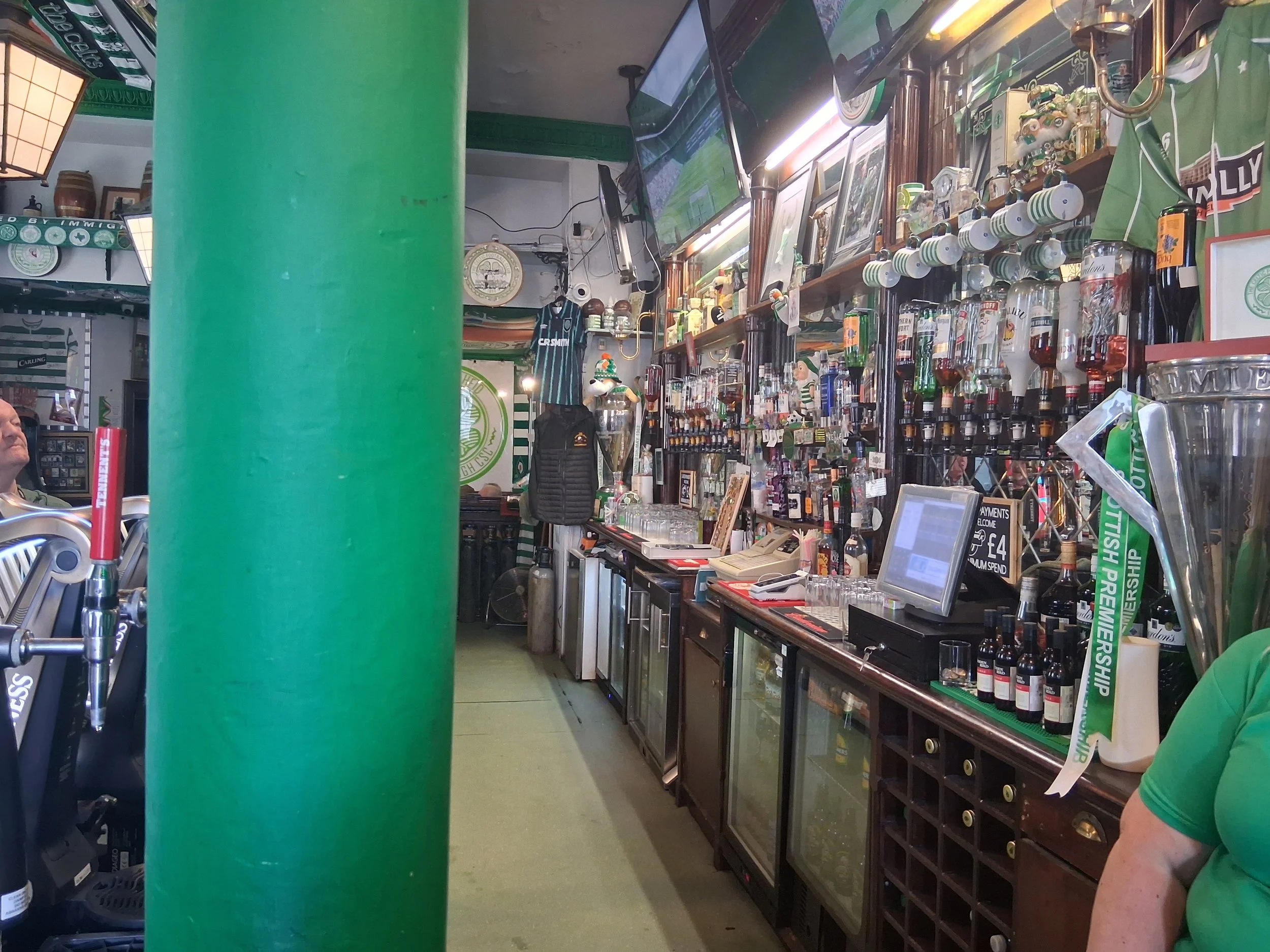 The Saracen Head, Glasgow.jpg